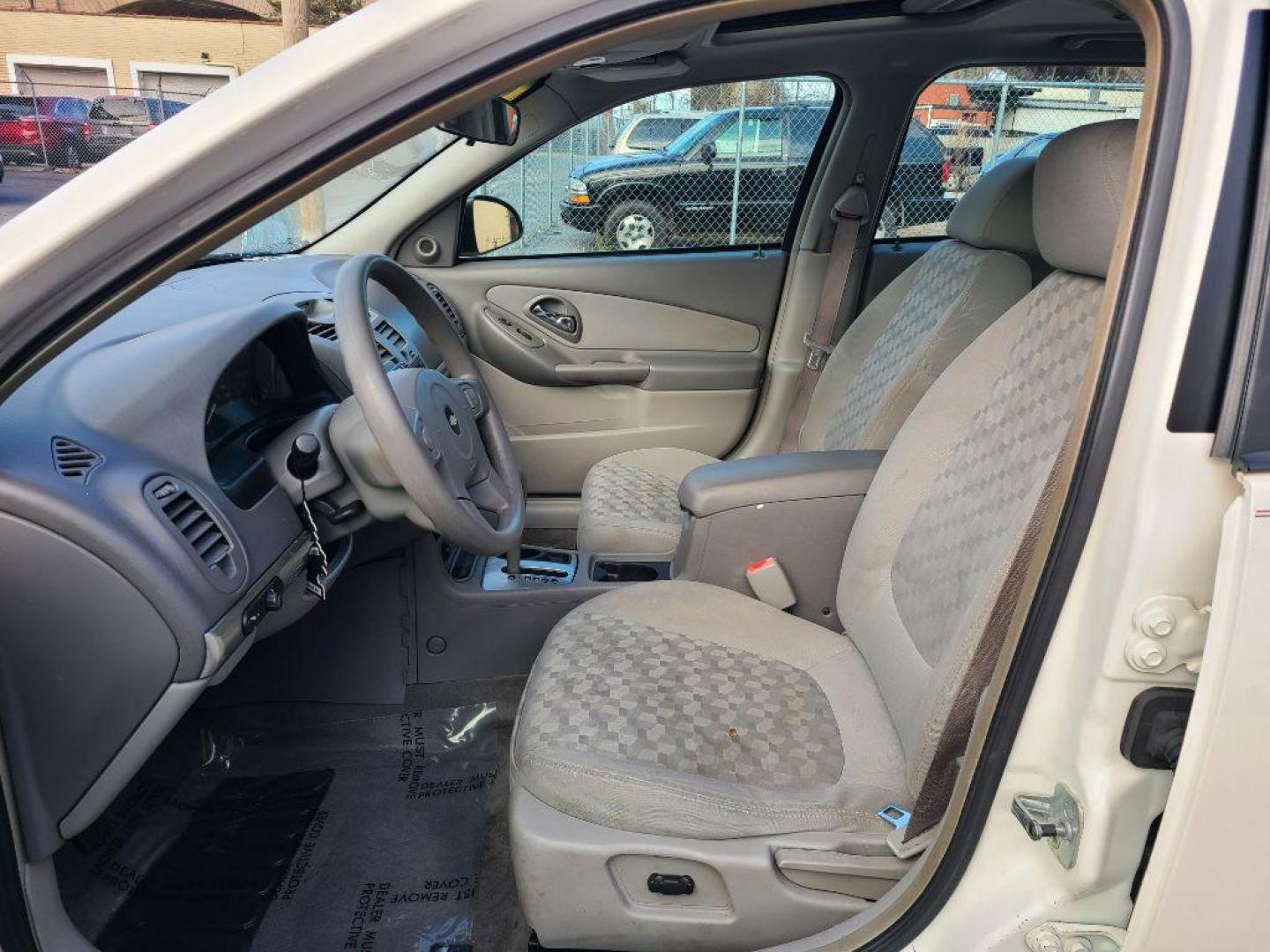 2004 WHITE CHEVROLET MALIBU MAXX LS (1G1ZT64864F) with an 3.5L engine, Automatic transmission, located at 117 North Cameron Street, Harrisburg, PA, 17101, (717) 963-8962, 40.267021, -76.875351 - WE FINANCE!!! Good Credit/ Bad Credit/ No Credit - ALL Trade-Ins Welcomed!!! ***Guaranteed Credit Approval*** APPLY ONLINE or CALL us TODAY ;) Internet Prices and Marketplace Prices are SPECIAL discounted ***CASH DEALS*** Retail Prices are higher. Please call us to discuss your cash and finan - Photo#15