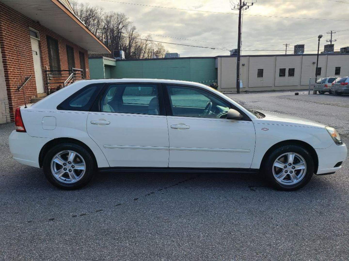 2004 WHITE CHEVROLET MALIBU MAXX LS (1G1ZT64864F) with an 3.5L engine, Automatic transmission, located at 117 North Cameron Street, Harrisburg, PA, 17101, (717) 963-8962, 40.267021, -76.875351 - WE FINANCE!!! Good Credit/ Bad Credit/ No Credit - ALL Trade-Ins Welcomed!!! ***Guaranteed Credit Approval*** APPLY ONLINE or CALL us TODAY ;) Internet Prices and Marketplace Prices are SPECIAL discounted ***CASH DEALS*** Retail Prices are higher. Please call us to discuss your cash and finan - Photo#5