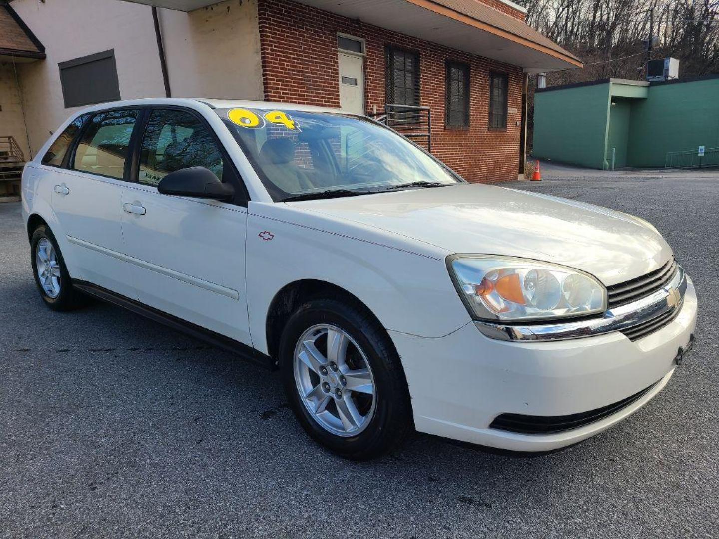 2004 WHITE CHEVROLET MALIBU MAXX LS (1G1ZT64864F) with an 3.5L engine, Automatic transmission, located at 117 North Cameron Street, Harrisburg, PA, 17101, (717) 963-8962, 40.267021, -76.875351 - WE FINANCE!!! Good Credit/ Bad Credit/ No Credit - ALL Trade-Ins Welcomed!!! ***Guaranteed Credit Approval*** APPLY ONLINE or CALL us TODAY ;) Internet Prices and Marketplace Prices are SPECIAL discounted ***CASH DEALS*** Retail Prices are higher. Please call us to discuss your cash and finan - Photo#6