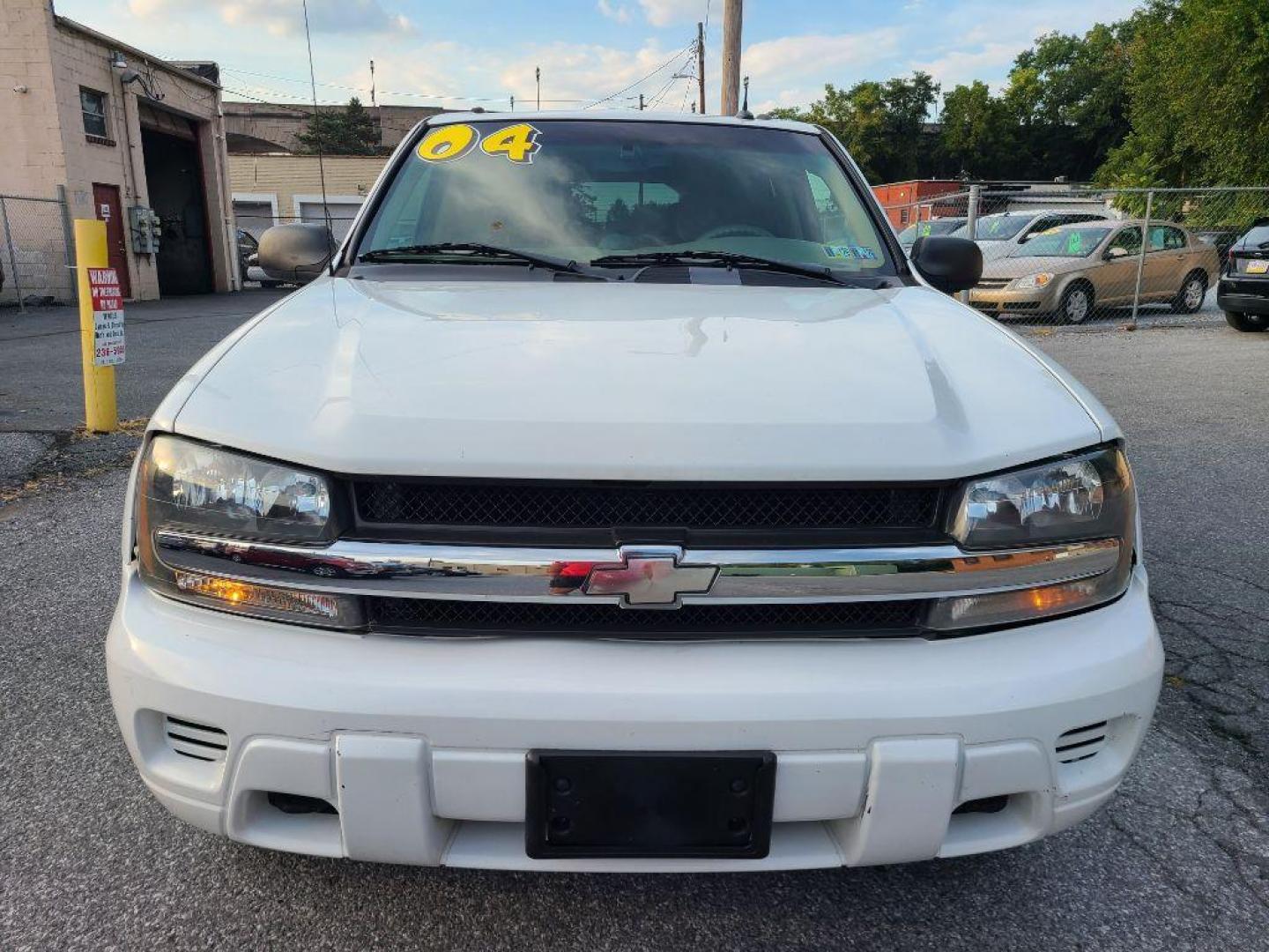 2004 WHITE CHEVROLET TRAILBLAZER LS (1GNDT13S642) with an 4.2L engine, Automatic transmission, located at 117 North Cameron Street, Harrisburg, PA, 17101, (717) 963-8962, 40.267021, -76.875351 - WE FINANCE!!! Good Credit/ Bad Credit/ No Credit - ALL Trade-Ins Welcomed!!! ***Guaranteed Credit Approval*** APPLY ONLINE or CALL us TODAY ;) Please call us to discuss your cash and financing options. - Photo#6