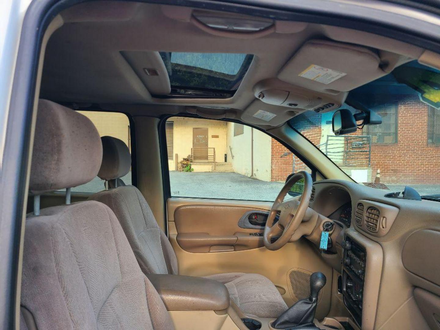 2004 WHITE CHEVROLET TRAILBLAZER LS (1GNDT13S642) with an 4.2L engine, Automatic transmission, located at 117 North Cameron Street, Harrisburg, PA, 17101, (717) 963-8962, 40.267021, -76.875351 - WE FINANCE!!! Good Credit/ Bad Credit/ No Credit - ALL Trade-Ins Welcomed!!! ***Guaranteed Credit Approval*** APPLY ONLINE or CALL us TODAY ;) Please call us to discuss your cash and financing options. - Photo#7