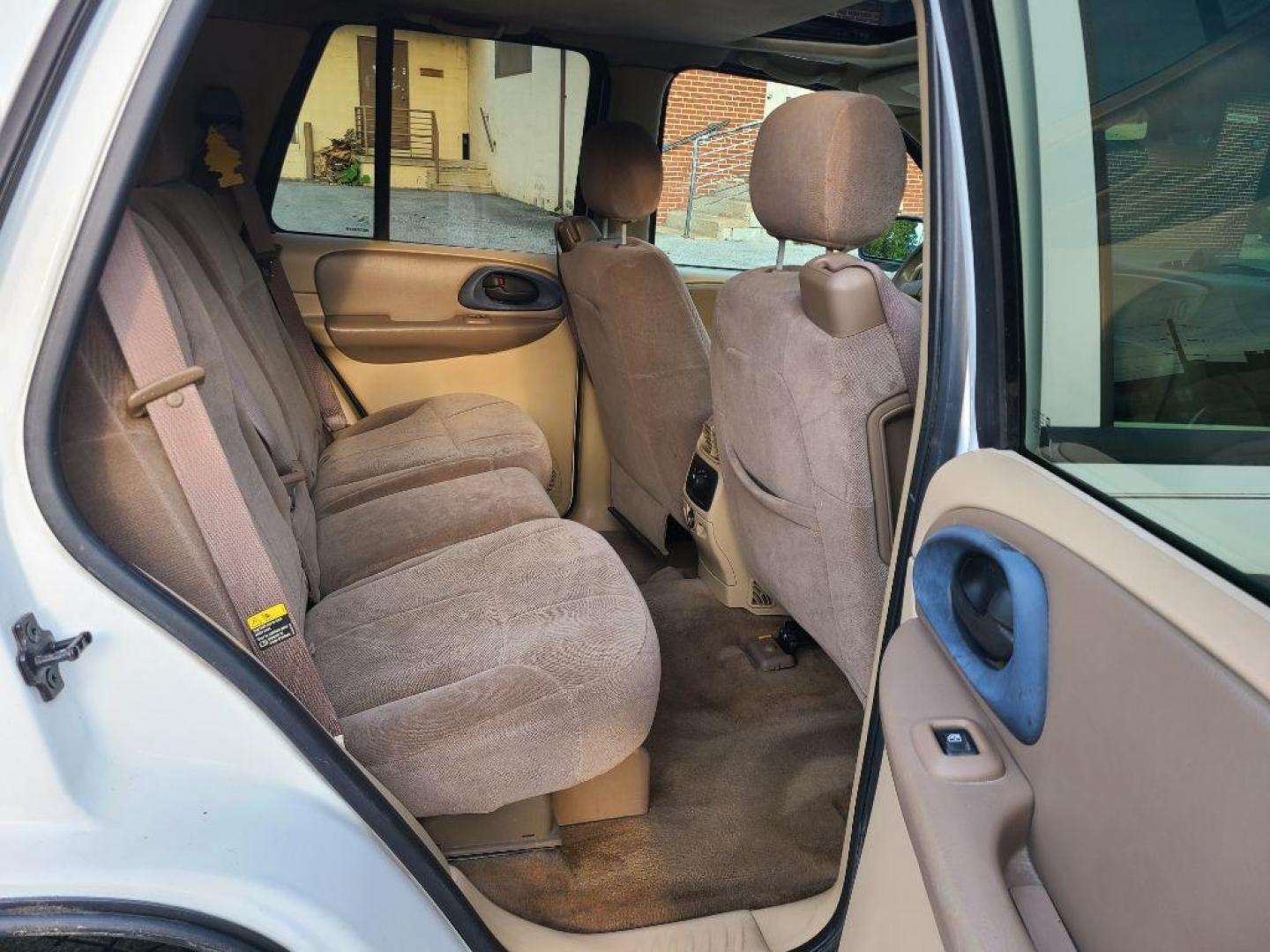 2004 WHITE CHEVROLET TRAILBLAZER LS (1GNDT13S642) with an 4.2L engine, Automatic transmission, located at 117 North Cameron Street, Harrisburg, PA, 17101, (717) 963-8962, 40.267021, -76.875351 - WE FINANCE!!! Good Credit/ Bad Credit/ No Credit - ALL Trade-Ins Welcomed!!! ***Guaranteed Credit Approval*** APPLY ONLINE or CALL us TODAY ;) Please call us to discuss your cash and financing options. - Photo#10