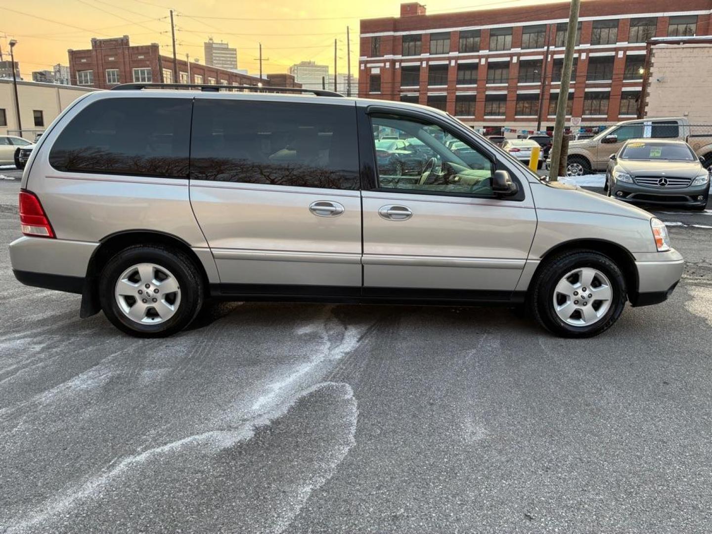 2004 SILVER FORD FREESTAR SES (2FMZA57614B) with an 3.9L engine, Automatic transmission, located at 117 North Cameron Street, Harrisburg, PA, 17101, (717) 963-8962, 40.267021, -76.875351 - WE FINANCE!!! Good Credit/ Challenged Credit/ No Credit - ALL Trade-Ins Welcomed!!! APPLY ONLINE or CALL us TODAY ;) Please call us to discuss your cash and/or financing options. - Photo#5
