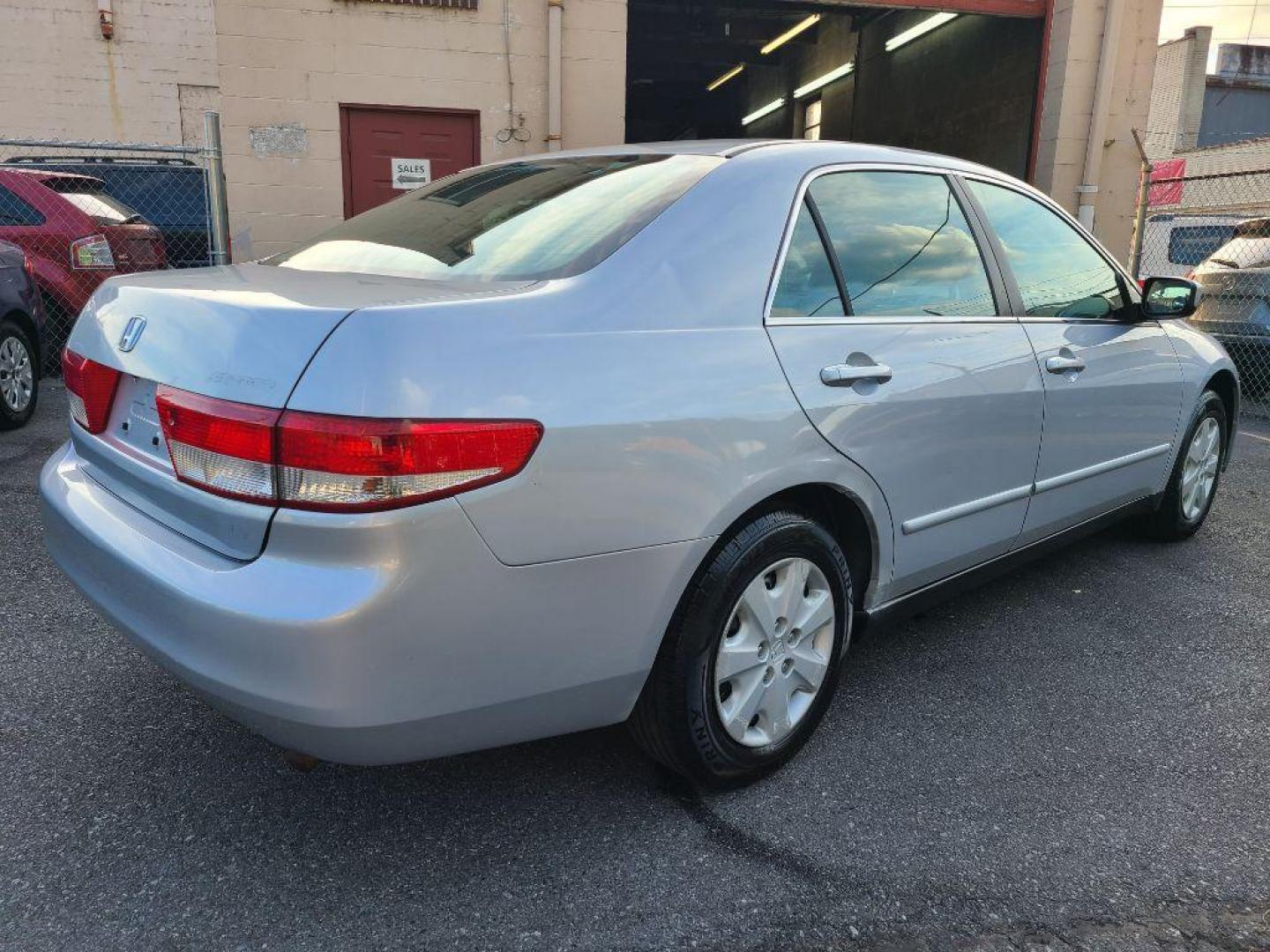 2004 SILVER HONDA ACCORD LX (1HGCM56304A) with an 2.4L engine, Automatic transmission, located at 117 North Cameron Street, Harrisburg, PA, 17101, (717) 963-8962, 40.267021, -76.875351 - WE FINANCE!!! Good Credit/ Bad Credit/ No Credit - ALL Trade-Ins Welcomed!!! ***Guaranteed Credit Approval*** APPLY ONLINE or CALL us TODAY ;) Internet Prices and Marketplace Prices are SPECIAL discounted ***CASH DEALS*** Retail Prices are higher. Please call us to discuss your cash and finan - Photo#4