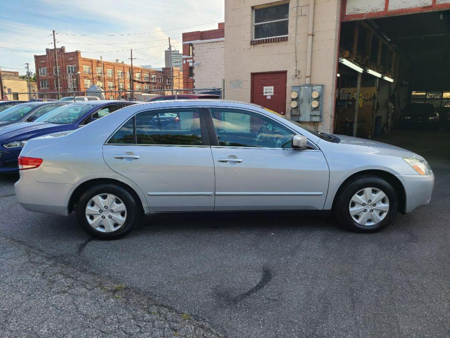 2004 SILVER HONDA ACCORD LX (1HGCM56304A) with an 2.4L engine, Automatic transmission, located at 117 North Cameron Street, Harrisburg, PA, 17101, (717) 963-8962, 40.267021, -76.875351 - WE FINANCE!!! Good Credit/ Bad Credit/ No Credit - ALL Trade-Ins Welcomed!!! ***Guaranteed Credit Approval*** APPLY ONLINE or CALL us TODAY ;) Internet Prices and Marketplace Prices are SPECIAL discounted ***CASH DEALS*** Retail Prices are higher. Please call us to discuss your cash and finan - Photo#5