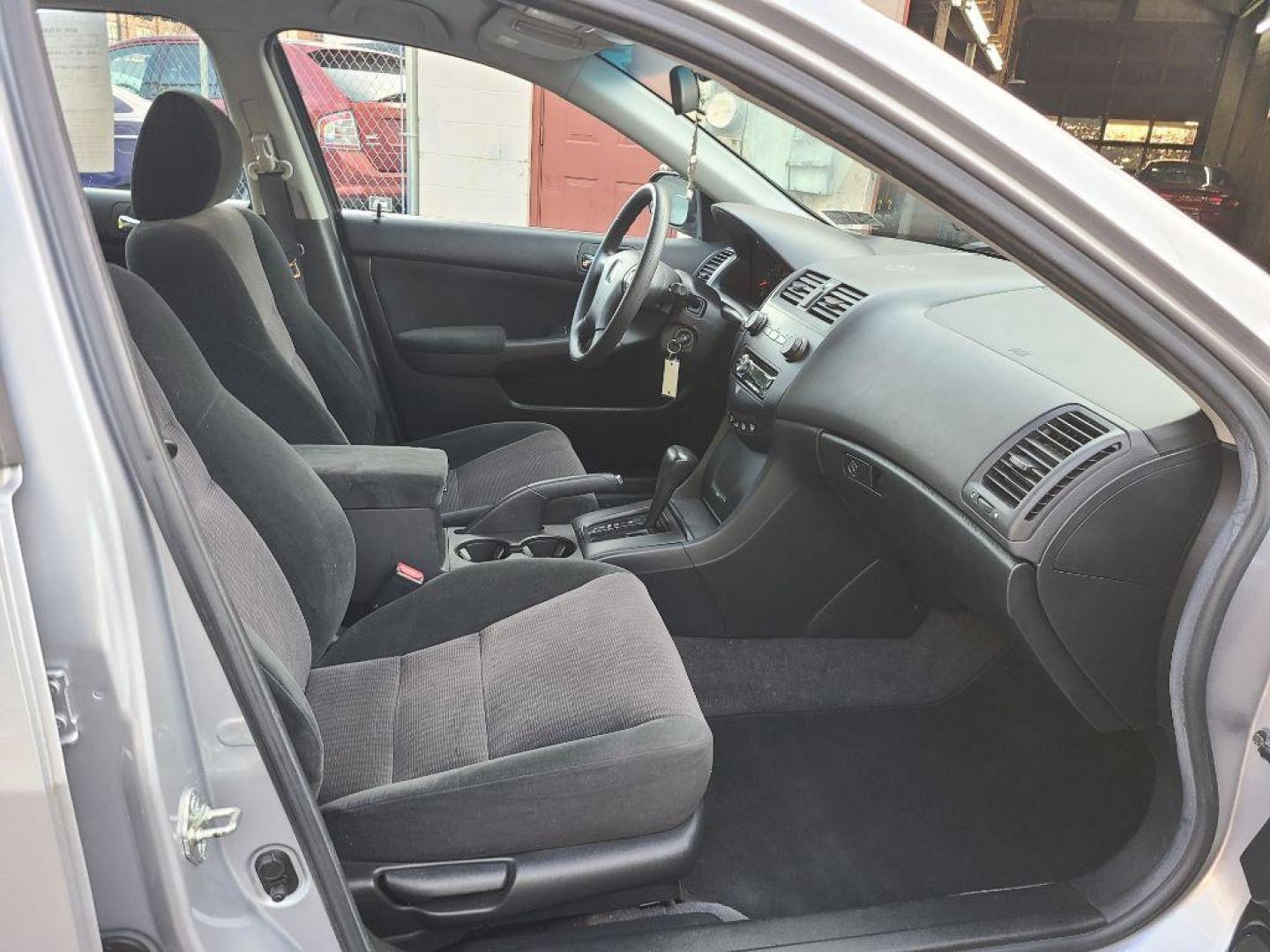 2004 SILVER HONDA ACCORD LX (1HGCM56304A) with an 2.4L engine, Automatic transmission, located at 117 North Cameron Street, Harrisburg, PA, 17101, (717) 963-8962, 40.267021, -76.875351 - WE FINANCE!!! Good Credit/ Bad Credit/ No Credit - ALL Trade-Ins Welcomed!!! ***Guaranteed Credit Approval*** APPLY ONLINE or CALL us TODAY ;) Internet Prices and Marketplace Prices are SPECIAL discounted ***CASH DEALS*** Retail Prices are higher. Please call us to discuss your cash and finan - Photo#8