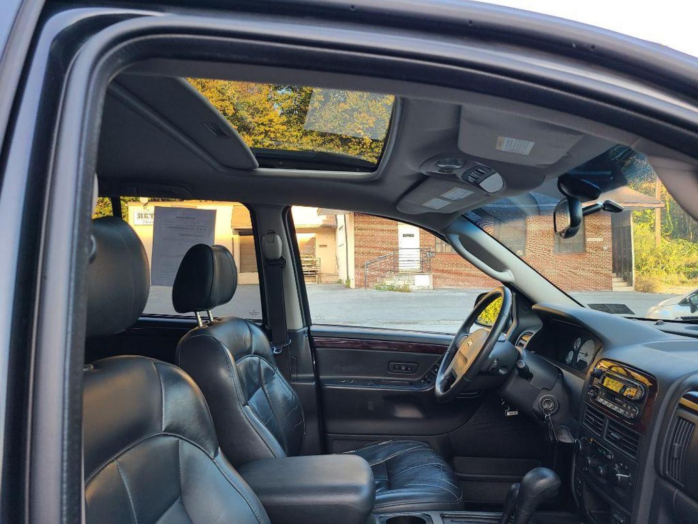 2004 BLACK JEEP GRAND CHEROKEE LIMITED (1J4GW58NX4C) with an 4.7L engine, Automatic transmission, located at 117 North Cameron Street, Harrisburg, PA, 17101, (717) 963-8962, 40.267021, -76.875351 - WE FINANCE!!! Good Credit/ Bad Credit/ No Credit - ALL Trade-Ins Welcomed!!! ***Guaranteed Credit Approval*** APPLY ONLINE or CALL us TODAY ;) Internet Prices and Marketplace Prices are SPECIAL discounted ***CASH DEALS*** Retail Prices are higher. Please call us to discuss your cash and finan - Photo#9