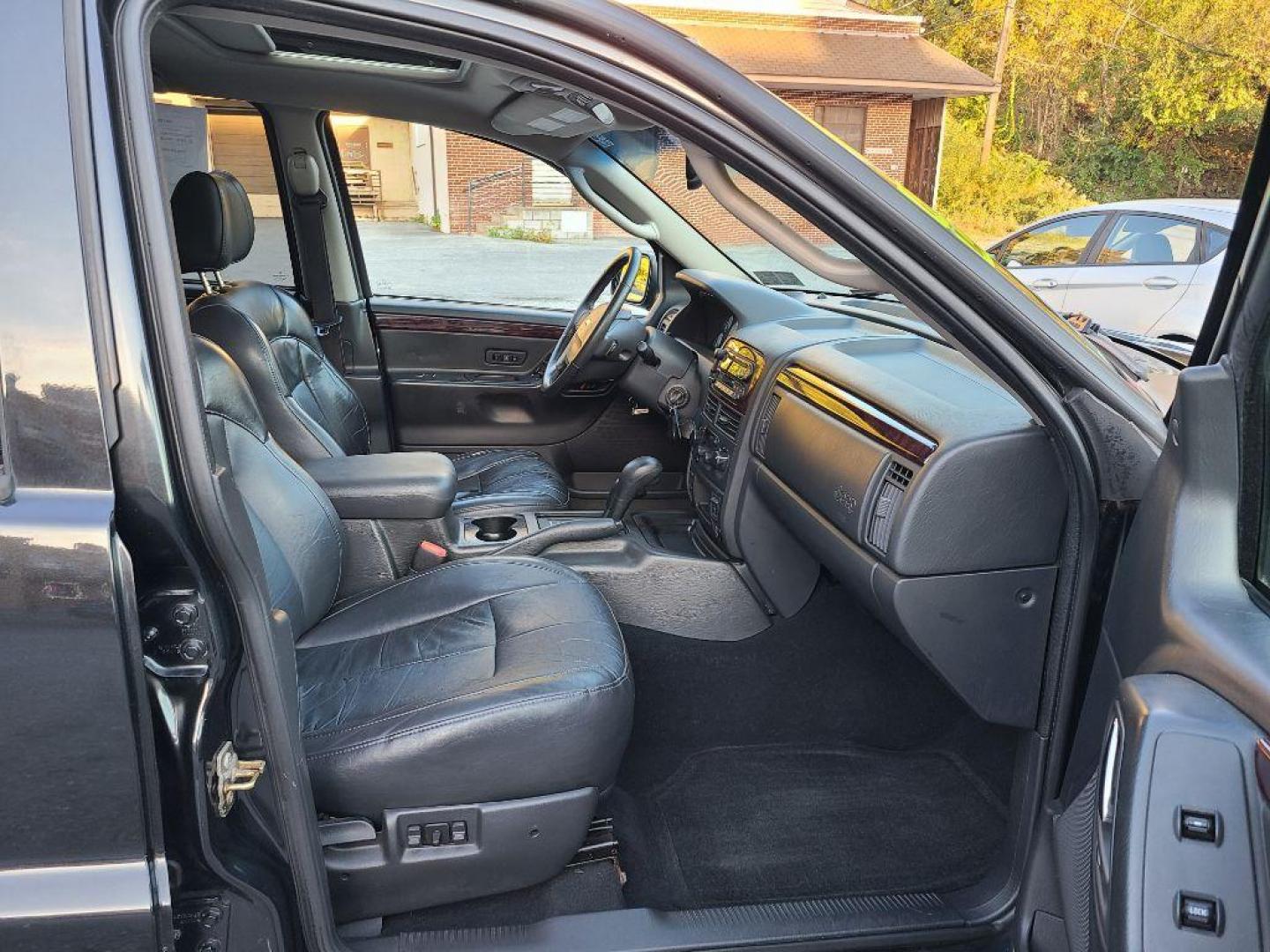 2004 BLACK JEEP GRAND CHEROKEE LIMITED (1J4GW58NX4C) with an 4.7L engine, Automatic transmission, located at 117 North Cameron Street, Harrisburg, PA, 17101, (717) 963-8962, 40.267021, -76.875351 - WE FINANCE!!! Good Credit/ Bad Credit/ No Credit - ALL Trade-Ins Welcomed!!! ***Guaranteed Credit Approval*** APPLY ONLINE or CALL us TODAY ;) Internet Prices and Marketplace Prices are SPECIAL discounted ***CASH DEALS*** Retail Prices are higher. Please call us to discuss your cash and finan - Photo#10