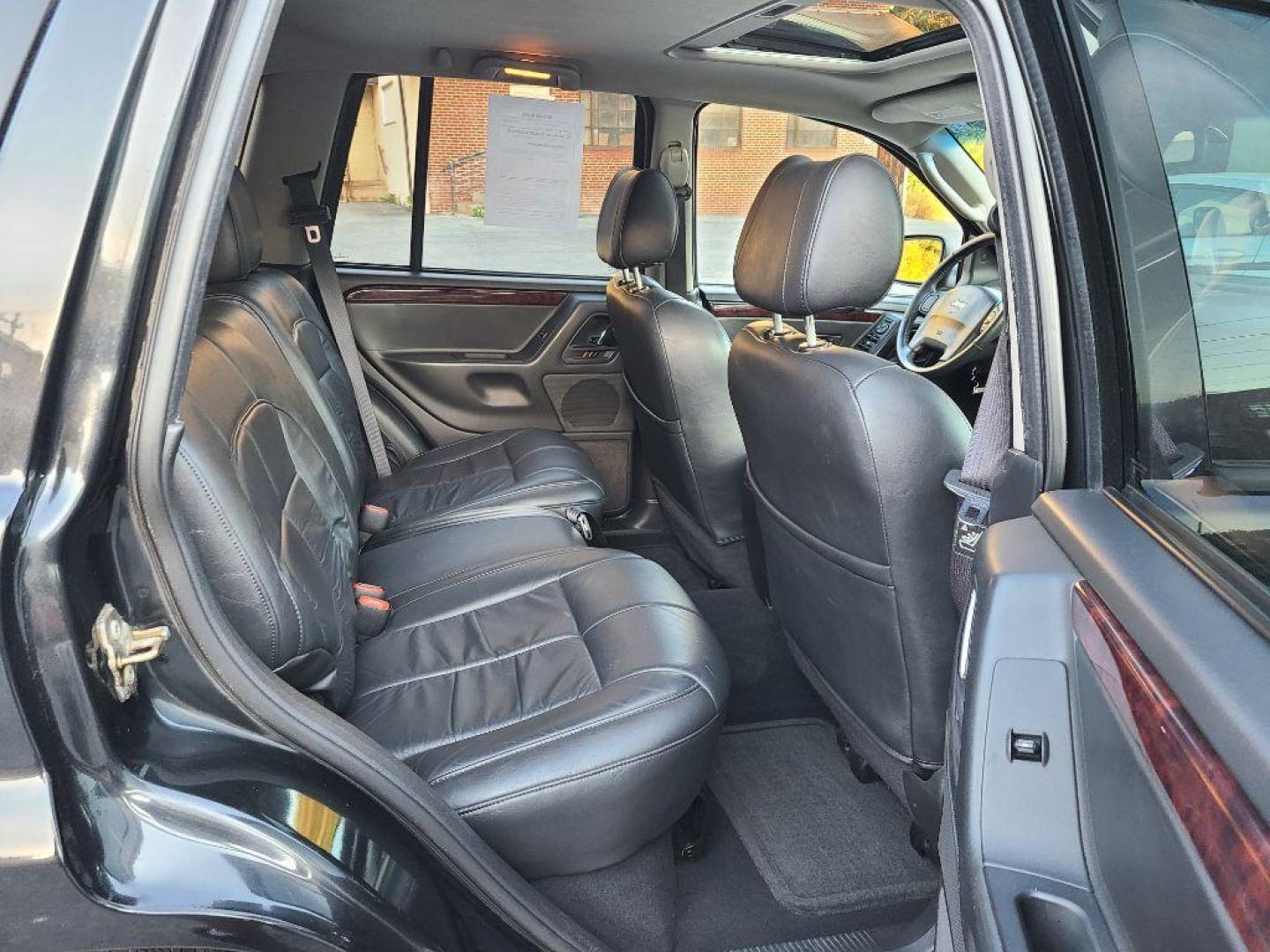 2004 BLACK JEEP GRAND CHEROKEE LIMITED (1J4GW58NX4C) with an 4.7L engine, Automatic transmission, located at 117 North Cameron Street, Harrisburg, PA, 17101, (717) 963-8962, 40.267021, -76.875351 - WE FINANCE!!! Good Credit/ Bad Credit/ No Credit - ALL Trade-Ins Welcomed!!! ***Guaranteed Credit Approval*** APPLY ONLINE or CALL us TODAY ;) Internet Prices and Marketplace Prices are SPECIAL discounted ***CASH DEALS*** Retail Prices are higher. Please call us to discuss your cash and finan - Photo#12