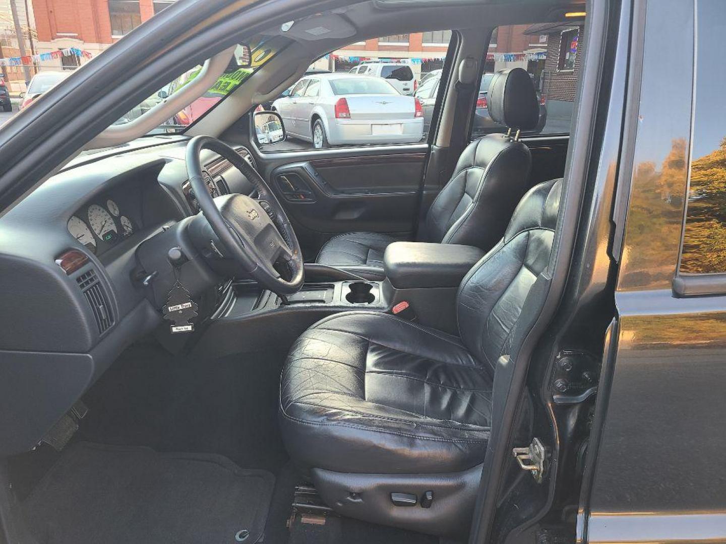 2004 BLACK JEEP GRAND CHEROKEE LIMITED (1J4GW58NX4C) with an 4.7L engine, Automatic transmission, located at 117 North Cameron Street, Harrisburg, PA, 17101, (717) 963-8962, 40.267021, -76.875351 - WE FINANCE!!! Good Credit/ Bad Credit/ No Credit - ALL Trade-Ins Welcomed!!! ***Guaranteed Credit Approval*** APPLY ONLINE or CALL us TODAY ;) Internet Prices and Marketplace Prices are SPECIAL discounted ***CASH DEALS*** Retail Prices are higher. Please call us to discuss your cash and finan - Photo#14