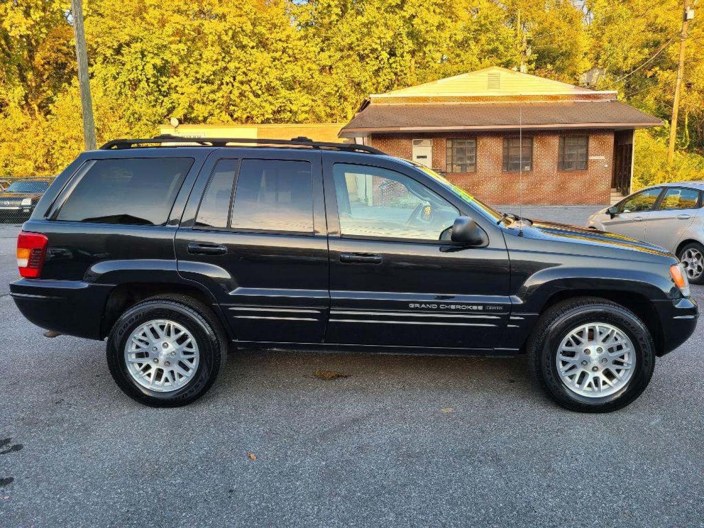 2004 BLACK JEEP GRAND CHEROKEE LIMITED (1J4GW58NX4C) with an 4.7L engine, Automatic transmission, located at 117 North Cameron Street, Harrisburg, PA, 17101, (717) 963-8962, 40.267021, -76.875351 - WE FINANCE!!! Good Credit/ Bad Credit/ No Credit - ALL Trade-Ins Welcomed!!! ***Guaranteed Credit Approval*** APPLY ONLINE or CALL us TODAY ;) Internet Prices and Marketplace Prices are SPECIAL discounted ***CASH DEALS*** Retail Prices are higher. Please call us to discuss your cash and finan - Photo#5