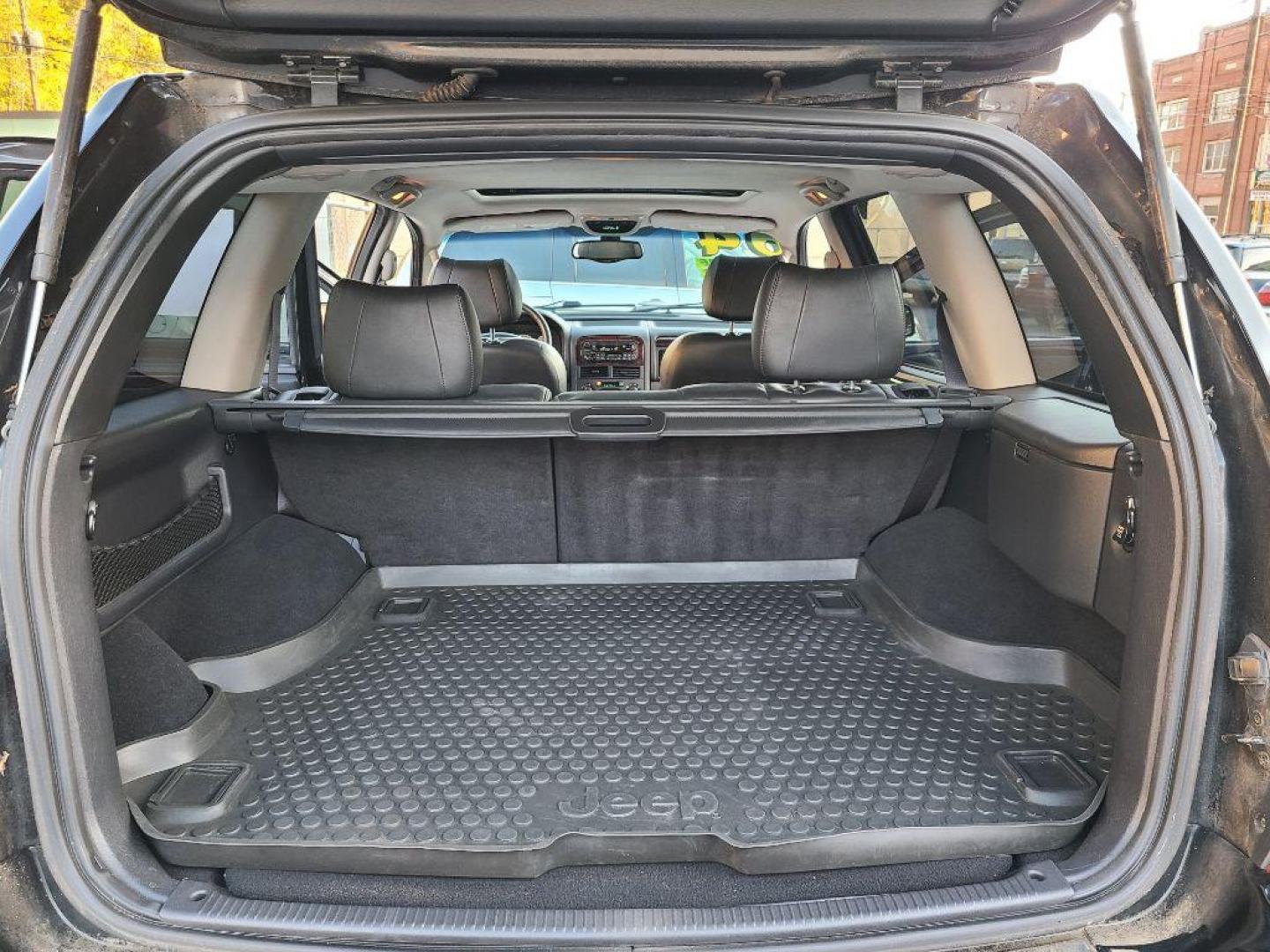 2004 BLACK JEEP GRAND CHEROKEE LIMITED (1J4GW58NX4C) with an 4.7L engine, Automatic transmission, located at 117 North Cameron Street, Harrisburg, PA, 17101, (717) 963-8962, 40.267021, -76.875351 - WE FINANCE!!! Good Credit/ Bad Credit/ No Credit - ALL Trade-Ins Welcomed!!! ***Guaranteed Credit Approval*** APPLY ONLINE or CALL us TODAY ;) Internet Prices and Marketplace Prices are SPECIAL discounted ***CASH DEALS*** Retail Prices are higher. Please call us to discuss your cash and finan - Photo#8