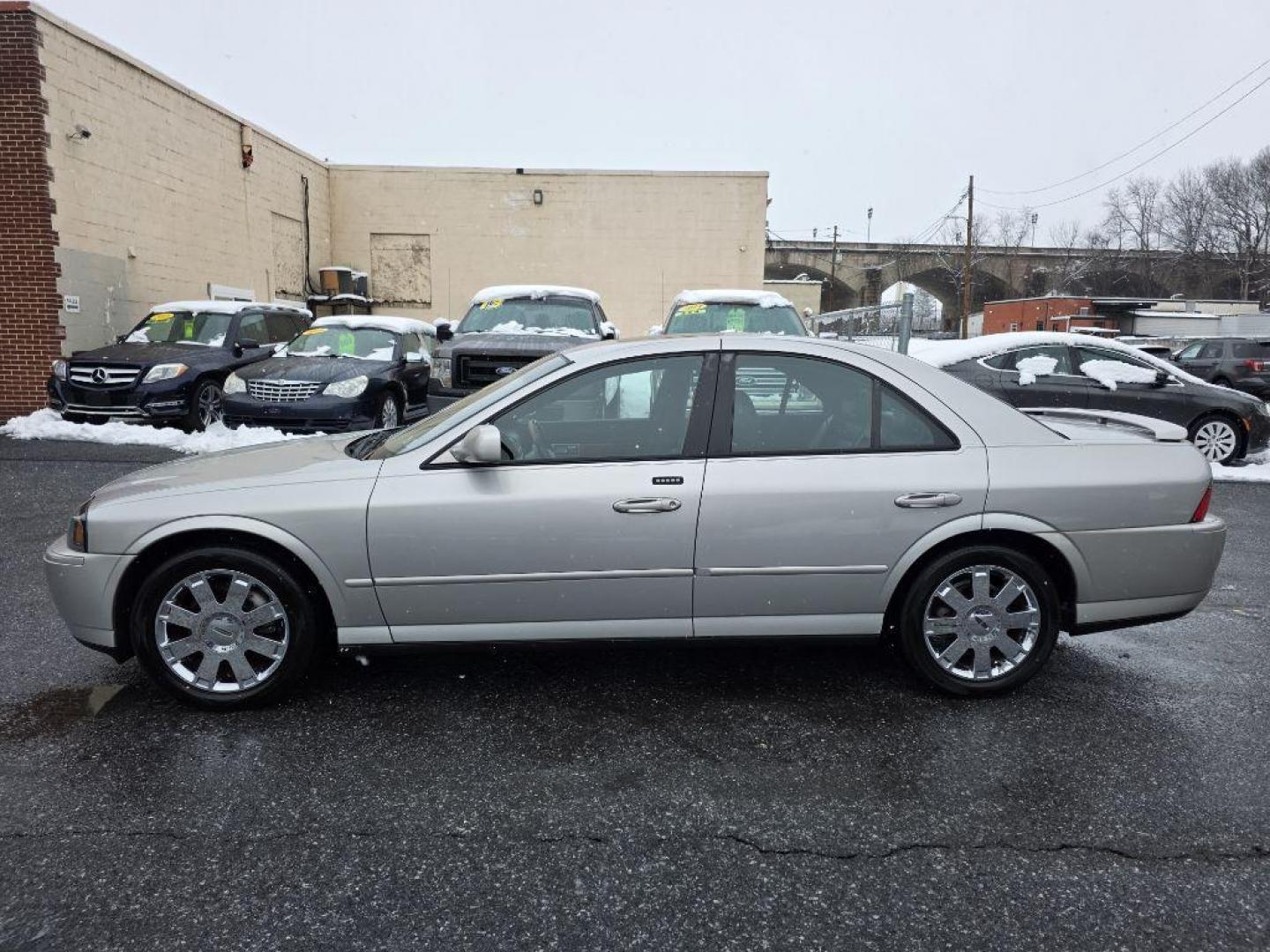 2004 SILVER LINCOLN LS SPORT (1LNHM87A04Y) with an 3.9L engine, Automatic transmission, located at 117 North Cameron Street, Harrisburg, PA, 17101, (717) 963-8962, 40.267021, -76.875351 - WE FINANCE!!! Good Credit/ Challenged Credit/ No Credit - ALL Trade-Ins Welcomed!!! APPLY ONLINE or CALL us TODAY ;) Please call us to discuss your cash and/or financing options. - Photo#1