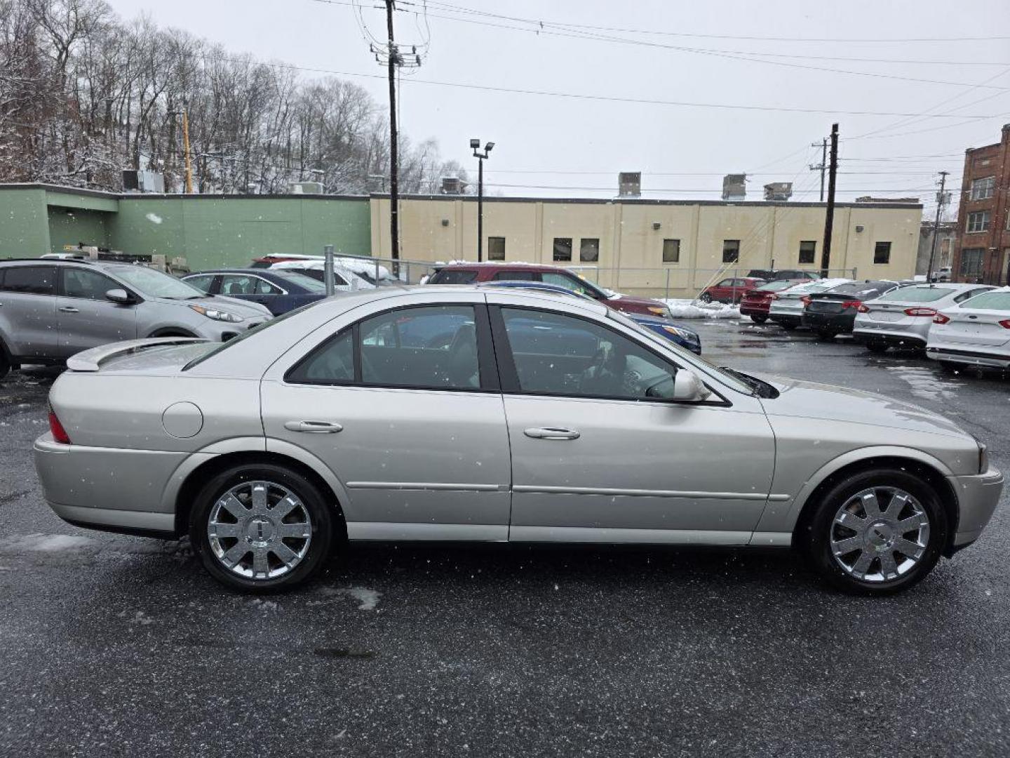 2004 SILVER LINCOLN LS SPORT (1LNHM87A04Y) with an 3.9L engine, Automatic transmission, located at 117 North Cameron Street, Harrisburg, PA, 17101, (717) 963-8962, 40.267021, -76.875351 - WE FINANCE!!! Good Credit/ Challenged Credit/ No Credit - ALL Trade-Ins Welcomed!!! APPLY ONLINE or CALL us TODAY ;) Please call us to discuss your cash and/or financing options. - Photo#5