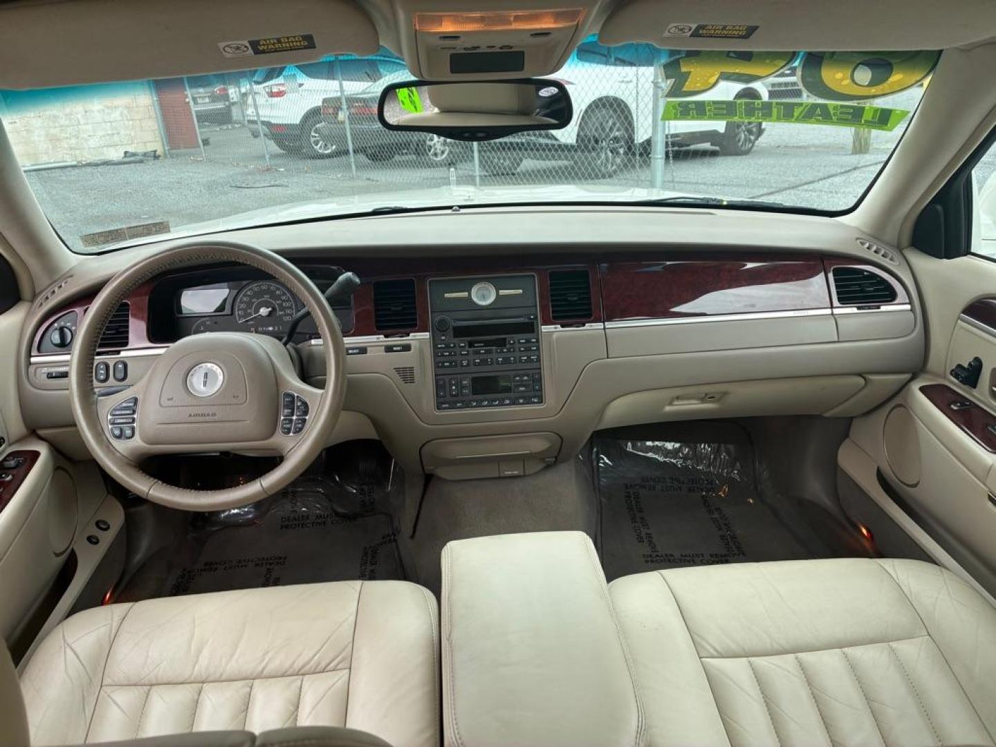 2004 WHITE LINCOLN TOWN CAR EXECUTIVE (1LNHM81W04Y) with an 4.6L engine, Automatic transmission, located at 117 North Cameron Street, Harrisburg, PA, 17101, (717) 963-8962, 40.267021, -76.875351 - WE FINANCE!!! MOST vehicles are available for financing. Good Credit/ Challenged Credit/ No Credit - ALL Trade-Ins Welcomed!!! APPLY ONLINE or CALL us TODAY Please call us to discuss your cash and/or financing options. Thanks for checking our inventory! We're here to help. - Photo#12