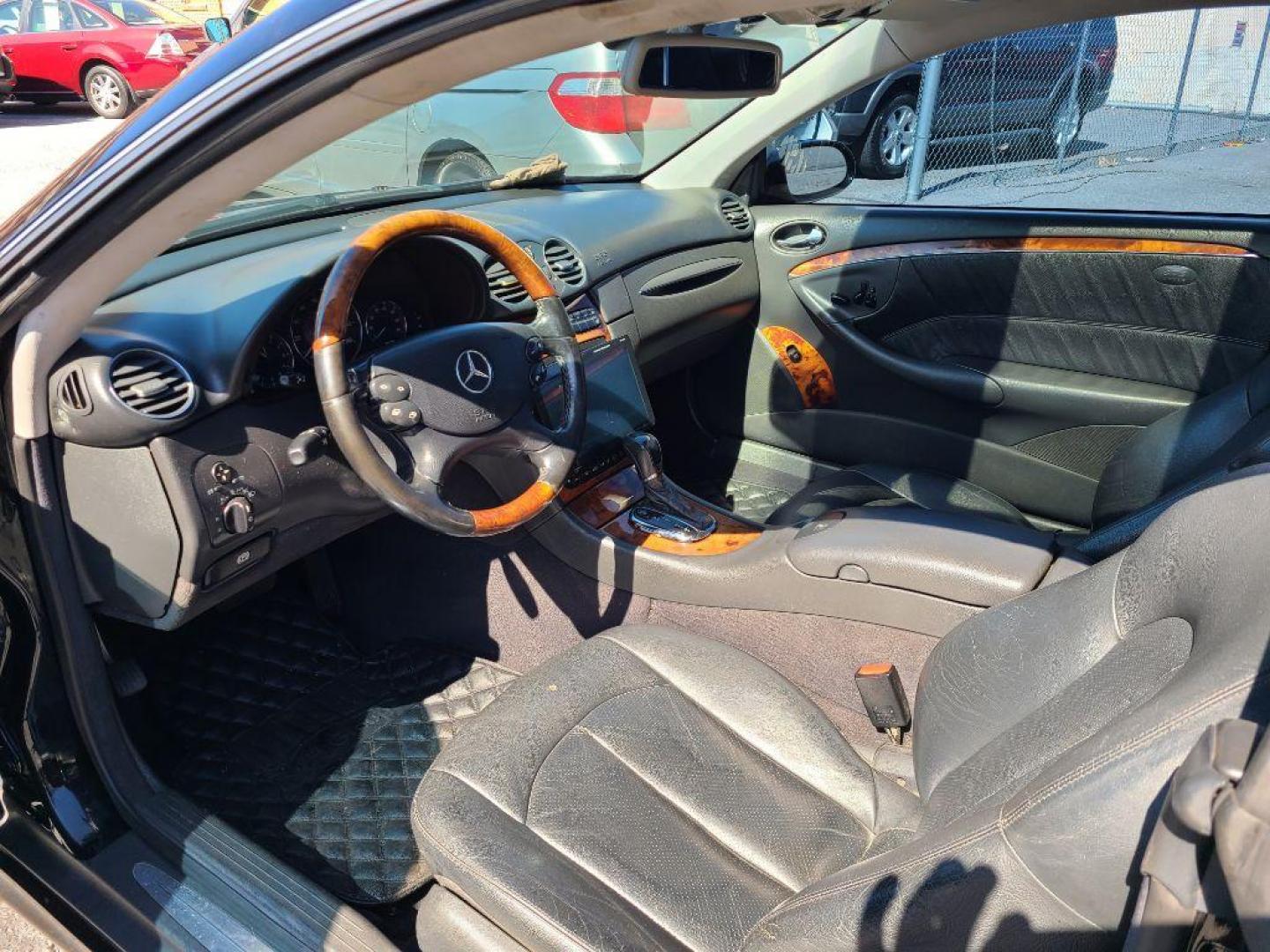 2004 BLACK MERCEDES-BENZ CLK 500 (WDBTJ75JX4F) with an 5.0L engine, Automatic transmission, located at 117 North Cameron Street, Harrisburg, PA, 17101, (717) 963-8962, 40.267021, -76.875351 - WE FINANCE!!! Good Credit/ Bad Credit/ No Credit - ALL Trade-Ins Welcomed!!! ***Guaranteed Credit Approval*** APPLY ONLINE or CALL us TODAY ;) Internet Prices and Marketplace Prices are SPECIAL discounted ***CASH DEALS*** Retail Prices are higher. Please call us to discuss your cash and finan - Photo#11