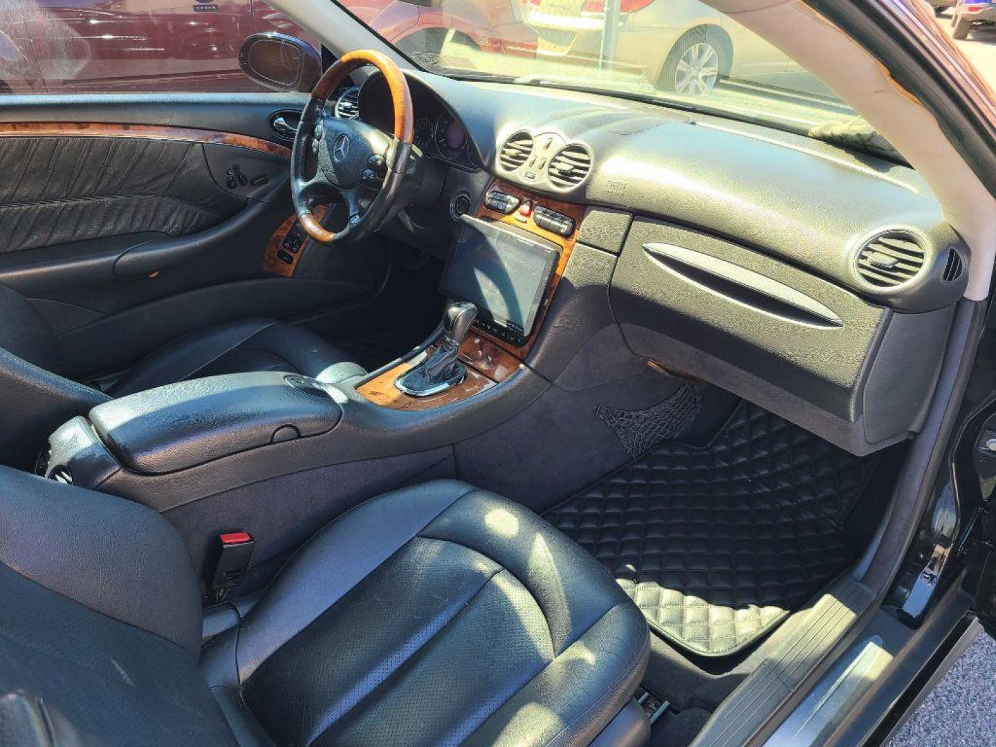 2004 BLACK MERCEDES-BENZ CLK 500 (WDBTJ75JX4F) with an 5.0L engine, Automatic transmission, located at 117 North Cameron Street, Harrisburg, PA, 17101, (717) 963-8962, 40.267021, -76.875351 - WE FINANCE!!! Good Credit/ Bad Credit/ No Credit - ALL Trade-Ins Welcomed!!! ***Guaranteed Credit Approval*** APPLY ONLINE or CALL us TODAY ;) Internet Prices and Marketplace Prices are SPECIAL discounted ***CASH DEALS*** Retail Prices are higher. Please call us to discuss your cash and finan - Photo#13