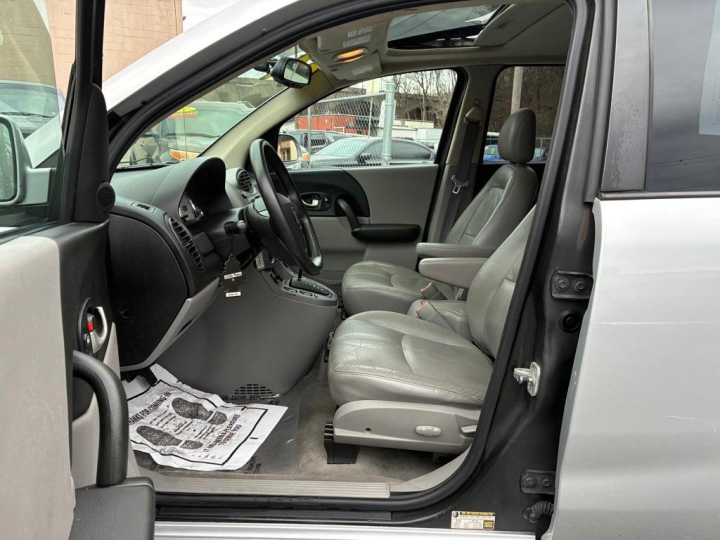2004 SILVER SATURN VUE SUV (5GZCZ53404S) with an 3.5L engine, Automatic transmission, located at 117 North Cameron Street, Harrisburg, PA, 17101, (717) 963-8962, 40.267021, -76.875351 - WE FINANCE!!! Good Credit/ Challenged Credit/ No Credit - ALL Trade-Ins Welcomed!!! APPLY ONLINE or CALL us TODAY ;) Please call us to discuss your cash and/or financing options. - Photo#13
