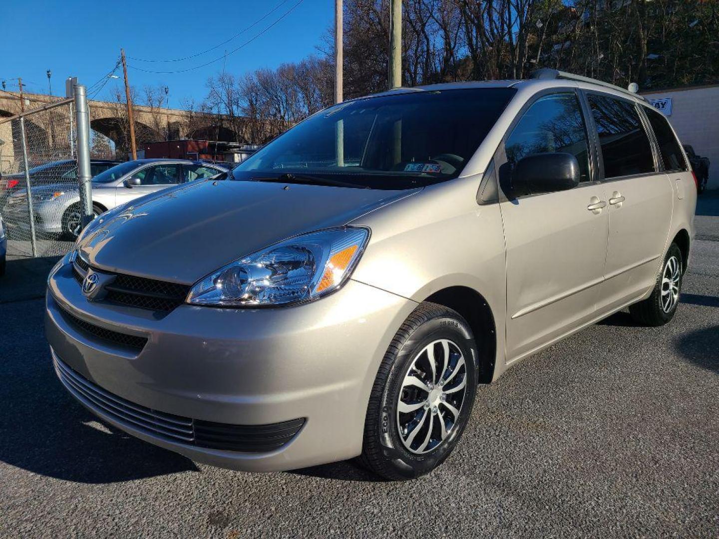 2004 SILVER TOYOTA SIENNA CE (5TDZA23C54S) with an 3.3L engine, Automatic transmission, located at 117 North Cameron Street, Harrisburg, PA, 17101, (717) 963-8962, 40.267021, -76.875351 - WE FINANCE!!! Good Credit/ Bad Credit/ No Credit - ALL Trade-Ins Welcomed!!! ***Guaranteed Credit Approval*** APPLY ONLINE or CALL us TODAY ;) Internet Prices and Marketplace Prices are SPECIAL discounted ***CASH DEALS*** Retail Prices are higher. Please call us to discuss your cash and finan - Photo#0