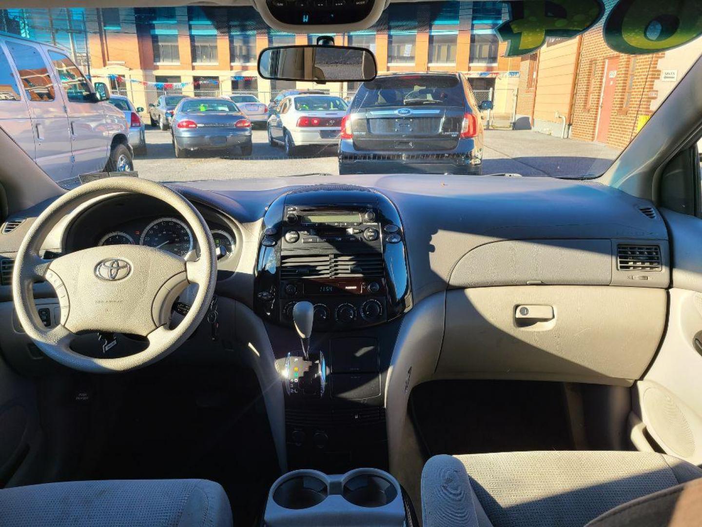 2004 SILVER TOYOTA SIENNA CE (5TDZA23C54S) with an 3.3L engine, Automatic transmission, located at 117 North Cameron Street, Harrisburg, PA, 17101, (717) 963-8962, 40.267021, -76.875351 - WE FINANCE!!! Good Credit/ Bad Credit/ No Credit - ALL Trade-Ins Welcomed!!! ***Guaranteed Credit Approval*** APPLY ONLINE or CALL us TODAY ;) Internet Prices and Marketplace Prices are SPECIAL discounted ***CASH DEALS*** Retail Prices are higher. Please call us to discuss your cash and finan - Photo#9