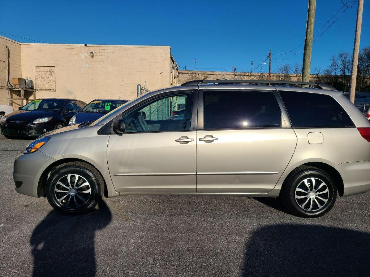 2004 SILVER TOYOTA SIENNA CE (5TDZA23C54S) with an 3.3L engine, Automatic transmission, located at 117 North Cameron Street, Harrisburg, PA, 17101, (717) 963-8962, 40.267021, -76.875351 - WE FINANCE!!! Good Credit/ Bad Credit/ No Credit - ALL Trade-Ins Welcomed!!! ***Guaranteed Credit Approval*** APPLY ONLINE or CALL us TODAY ;) Internet Prices and Marketplace Prices are SPECIAL discounted ***CASH DEALS*** Retail Prices are higher. Please call us to discuss your cash and finan - Photo#1