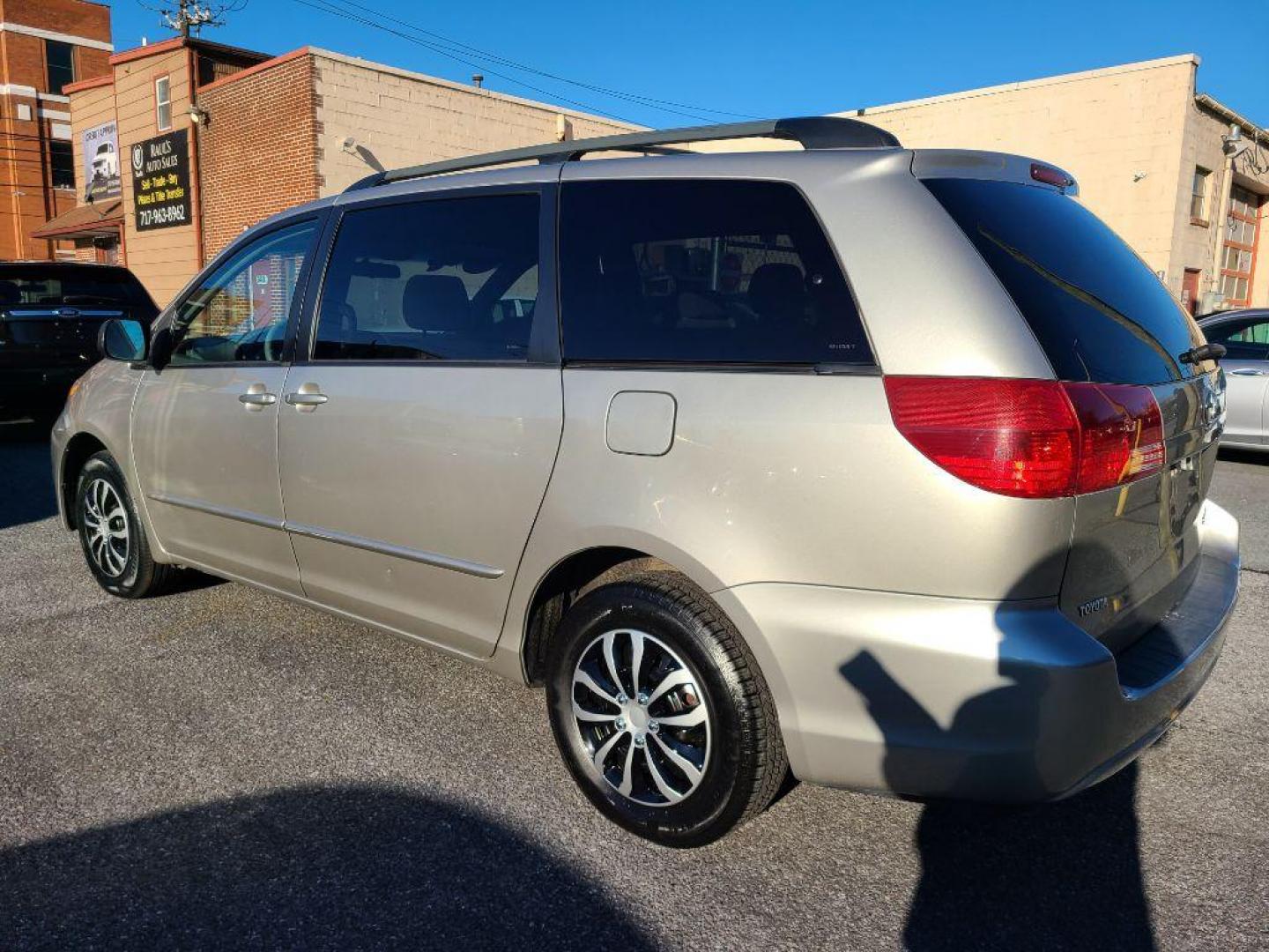 2004 SILVER TOYOTA SIENNA CE (5TDZA23C54S) with an 3.3L engine, Automatic transmission, located at 117 North Cameron Street, Harrisburg, PA, 17101, (717) 963-8962, 40.267021, -76.875351 - WE FINANCE!!! Good Credit/ Bad Credit/ No Credit - ALL Trade-Ins Welcomed!!! ***Guaranteed Credit Approval*** APPLY ONLINE or CALL us TODAY ;) Internet Prices and Marketplace Prices are SPECIAL discounted ***CASH DEALS*** Retail Prices are higher. Please call us to discuss your cash and finan - Photo#2