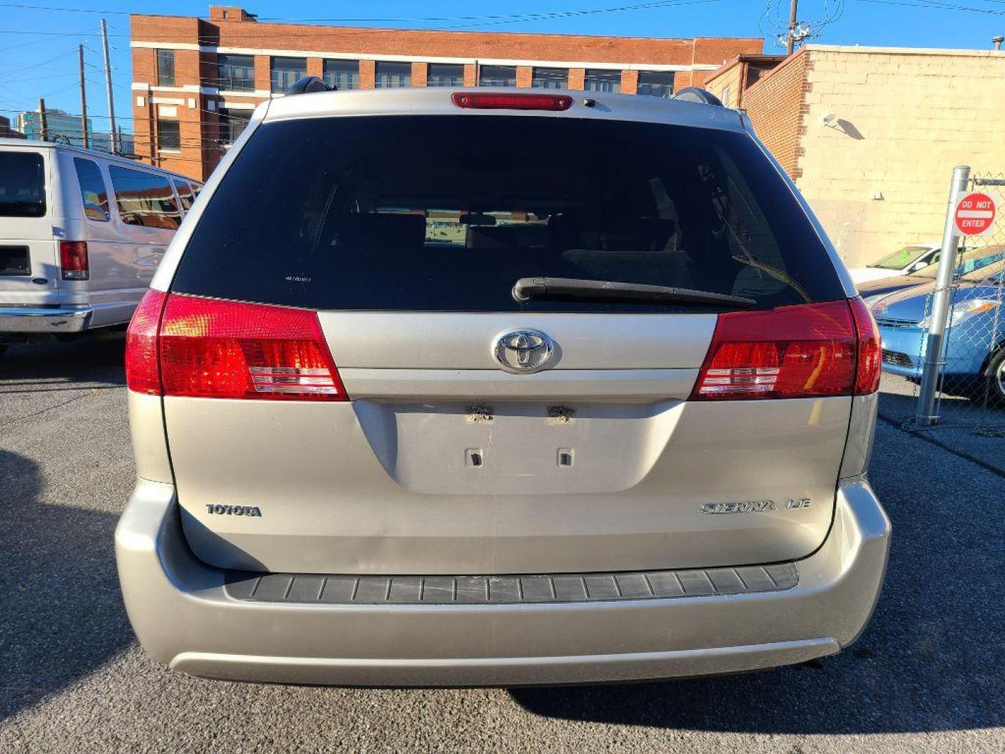 2004 SILVER TOYOTA SIENNA CE (5TDZA23C54S) with an 3.3L engine, Automatic transmission, located at 117 North Cameron Street, Harrisburg, PA, 17101, (717) 963-8962, 40.267021, -76.875351 - WE FINANCE!!! Good Credit/ Bad Credit/ No Credit - ALL Trade-Ins Welcomed!!! ***Guaranteed Credit Approval*** APPLY ONLINE or CALL us TODAY ;) Internet Prices and Marketplace Prices are SPECIAL discounted ***CASH DEALS*** Retail Prices are higher. Please call us to discuss your cash and finan - Photo#3