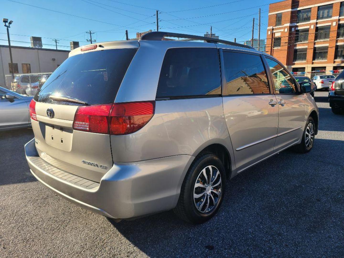 2004 SILVER TOYOTA SIENNA CE (5TDZA23C54S) with an 3.3L engine, Automatic transmission, located at 117 North Cameron Street, Harrisburg, PA, 17101, (717) 963-8962, 40.267021, -76.875351 - WE FINANCE!!! Good Credit/ Bad Credit/ No Credit - ALL Trade-Ins Welcomed!!! ***Guaranteed Credit Approval*** APPLY ONLINE or CALL us TODAY ;) Internet Prices and Marketplace Prices are SPECIAL discounted ***CASH DEALS*** Retail Prices are higher. Please call us to discuss your cash and finan - Photo#4