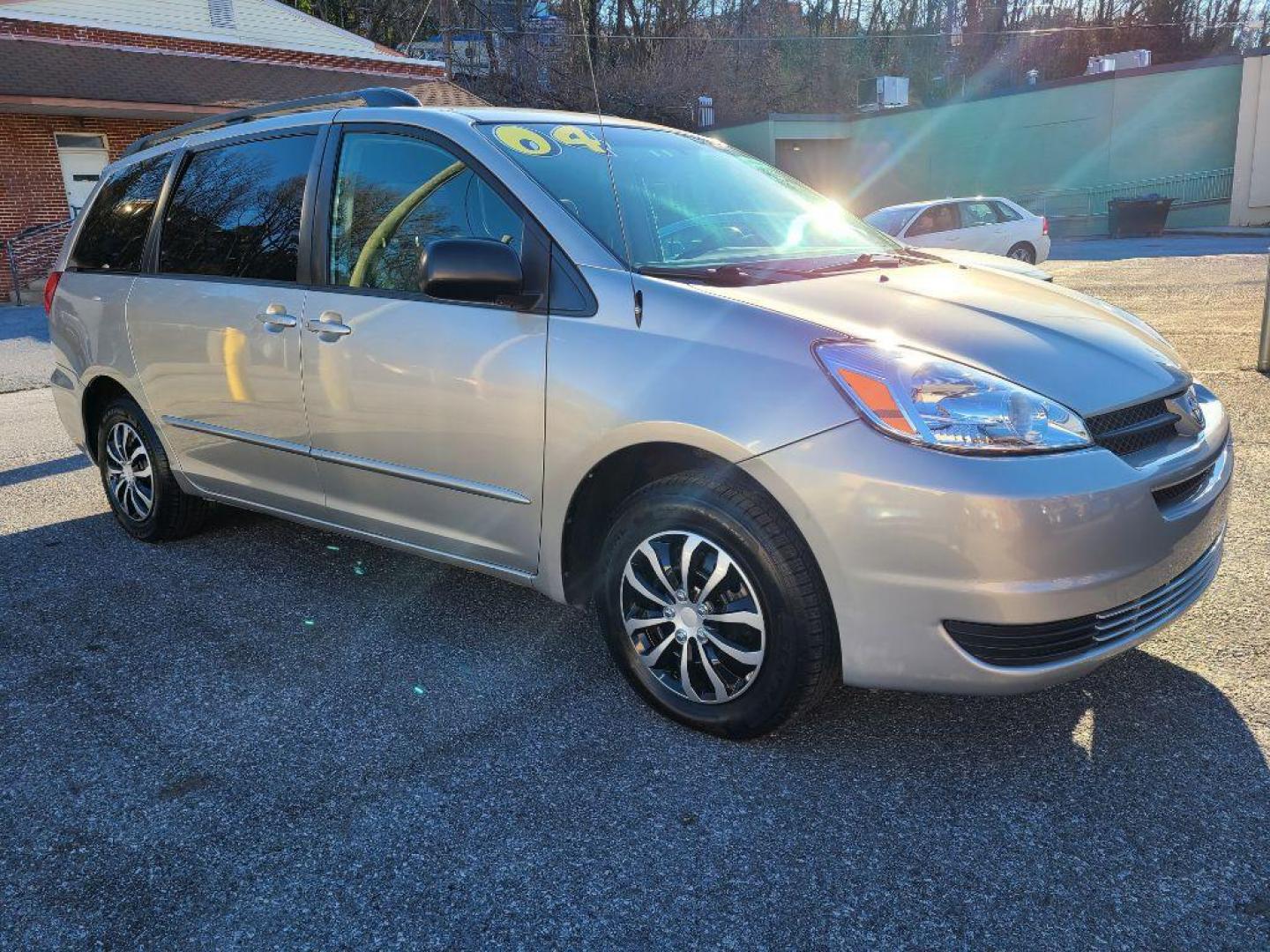 2004 SILVER TOYOTA SIENNA CE (5TDZA23C54S) with an 3.3L engine, Automatic transmission, located at 117 North Cameron Street, Harrisburg, PA, 17101, (717) 963-8962, 40.267021, -76.875351 - WE FINANCE!!! Good Credit/ Bad Credit/ No Credit - ALL Trade-Ins Welcomed!!! ***Guaranteed Credit Approval*** APPLY ONLINE or CALL us TODAY ;) Internet Prices and Marketplace Prices are SPECIAL discounted ***CASH DEALS*** Retail Prices are higher. Please call us to discuss your cash and finan - Photo#6