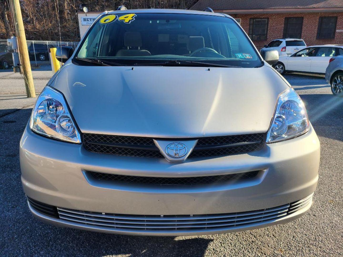 2004 SILVER TOYOTA SIENNA CE (5TDZA23C54S) with an 3.3L engine, Automatic transmission, located at 117 North Cameron Street, Harrisburg, PA, 17101, (717) 963-8962, 40.267021, -76.875351 - WE FINANCE!!! Good Credit/ Bad Credit/ No Credit - ALL Trade-Ins Welcomed!!! ***Guaranteed Credit Approval*** APPLY ONLINE or CALL us TODAY ;) Internet Prices and Marketplace Prices are SPECIAL discounted ***CASH DEALS*** Retail Prices are higher. Please call us to discuss your cash and finan - Photo#7