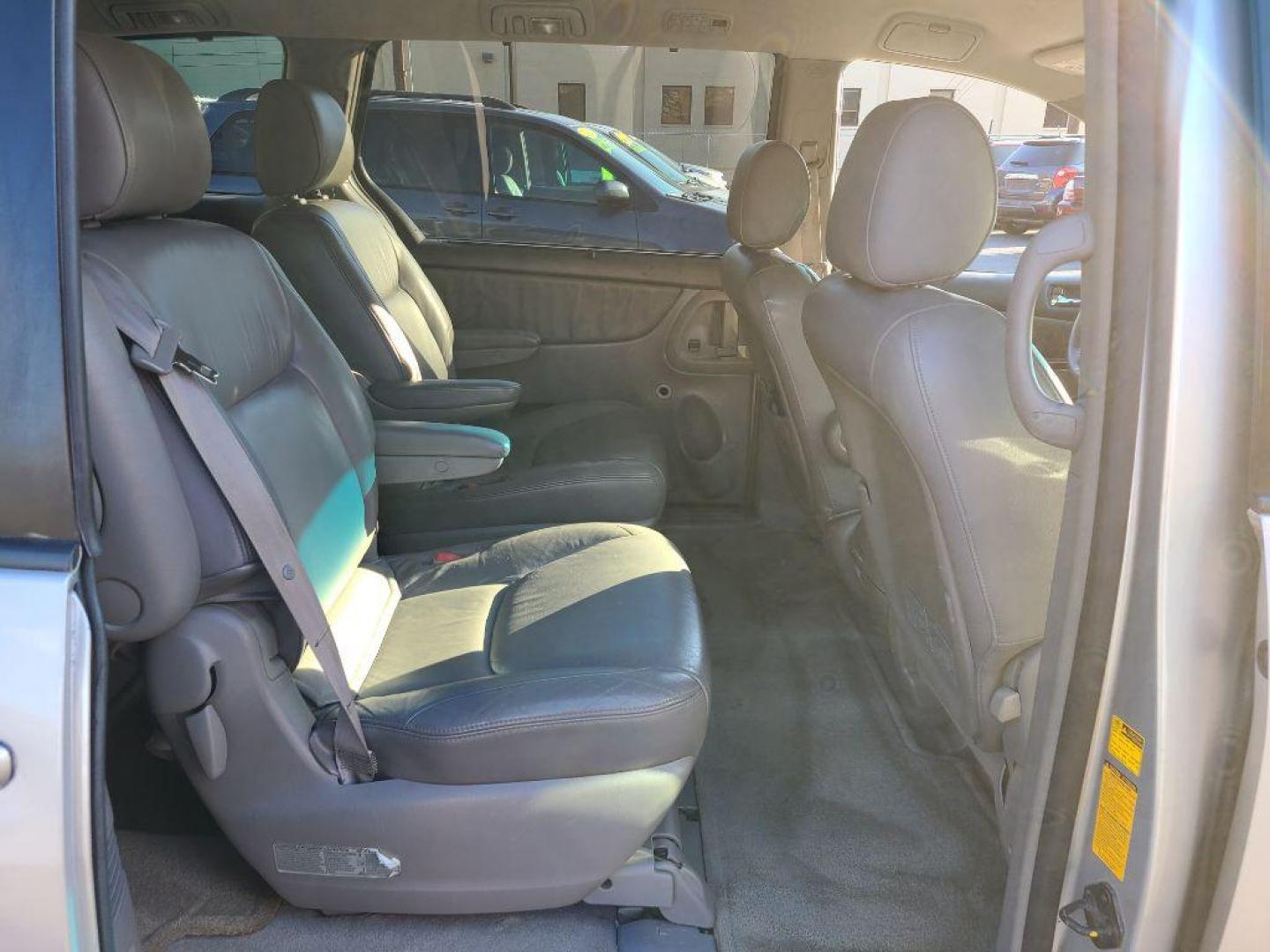2004 SILVER TOYOTA SIENNA XLE (5TDBA22C54S) with an 3.3L engine, Automatic transmission, located at 117 North Cameron Street, Harrisburg, PA, 17101, (717) 963-8962, 40.267021, -76.875351 - WE FINANCE!!! Good Credit/ Bad Credit/ No Credit - ALL Trade-Ins Welcomed!!! ***Guaranteed Credit Approval*** APPLY ONLINE or CALL us TODAY ;) Internet Prices and Marketplace Prices are SPECIAL discounted ***CASH DEALS*** Retail Prices are higher. Please call us to discuss your cash and finan - Photo#11