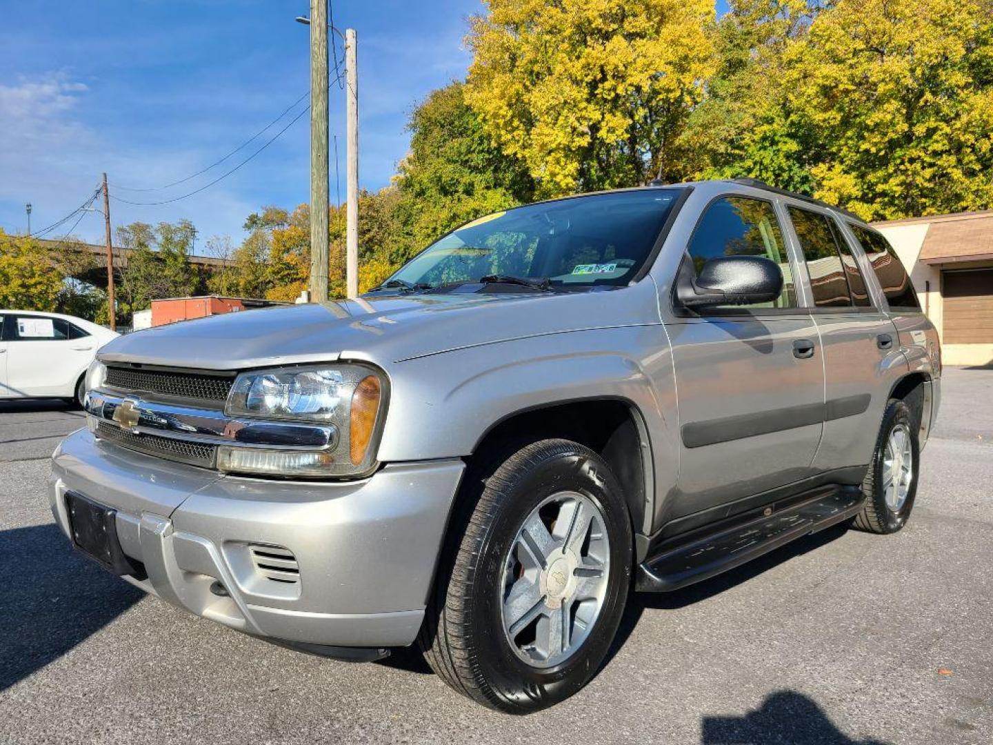 2005 SILVER CHEVROLET TRAILBLAZER LS (1GNDT13S052) with an 4.2L engine, Automatic transmission, located at 117 North Cameron Street, Harrisburg, PA, 17101, (717) 963-8962, 40.267021, -76.875351 - Photo#0