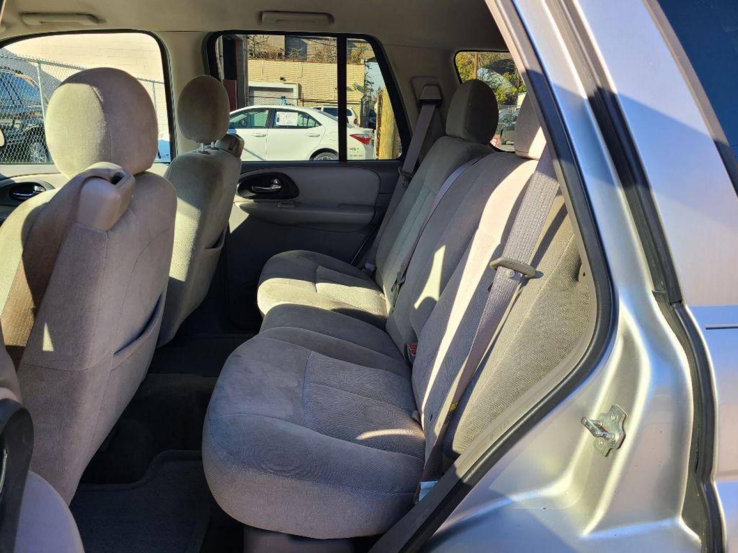 2005 SILVER CHEVROLET TRAILBLAZER LS (1GNDT13S052) with an 4.2L engine, Automatic transmission, located at 117 North Cameron Street, Harrisburg, PA, 17101, (717) 963-8962, 40.267021, -76.875351 - Photo#12