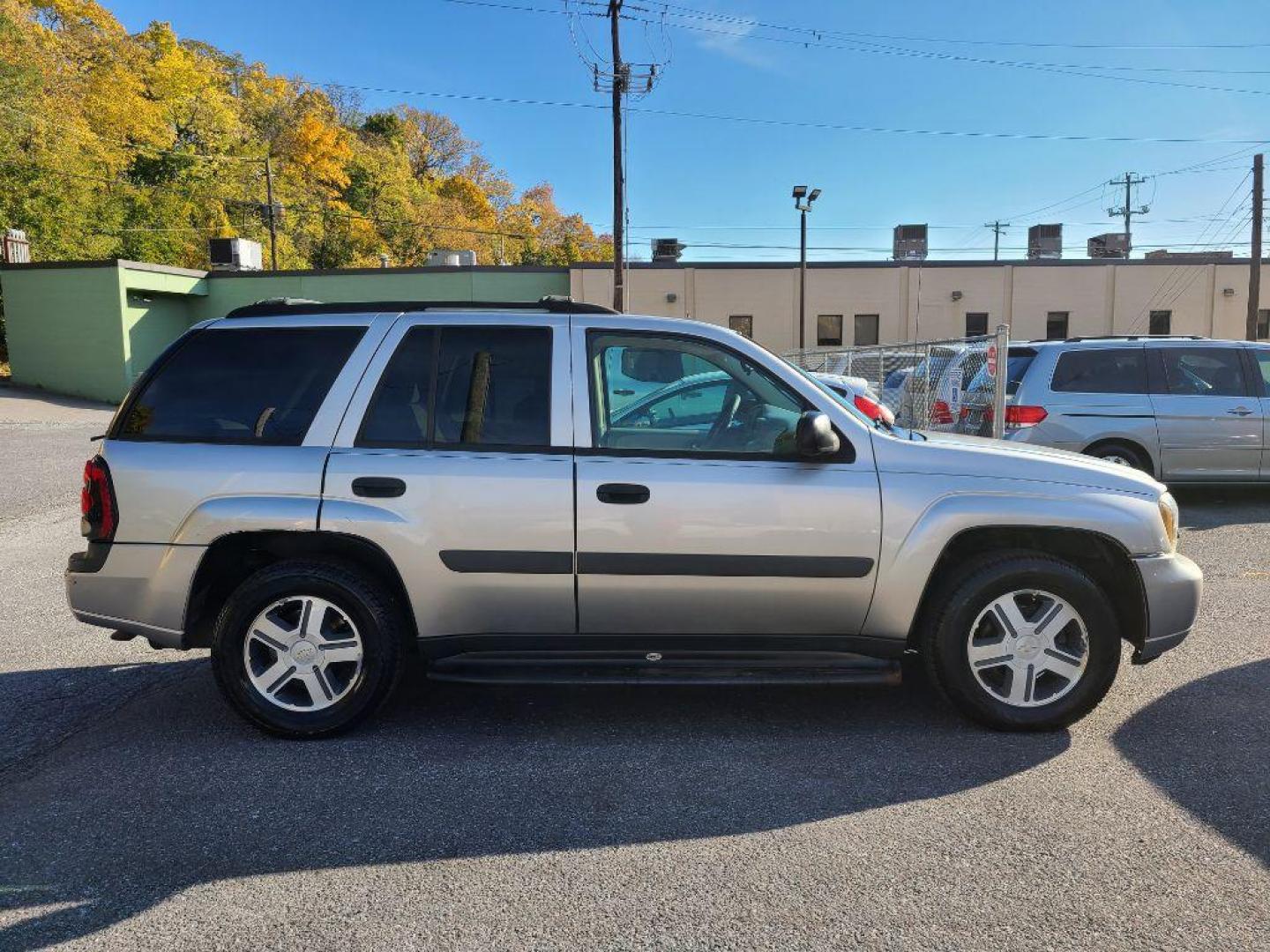 2005 SILVER CHEVROLET TRAILBLAZER LS (1GNDT13S052) with an 4.2L engine, Automatic transmission, located at 117 North Cameron Street, Harrisburg, PA, 17101, (717) 963-8962, 40.267021, -76.875351 - Photo#5