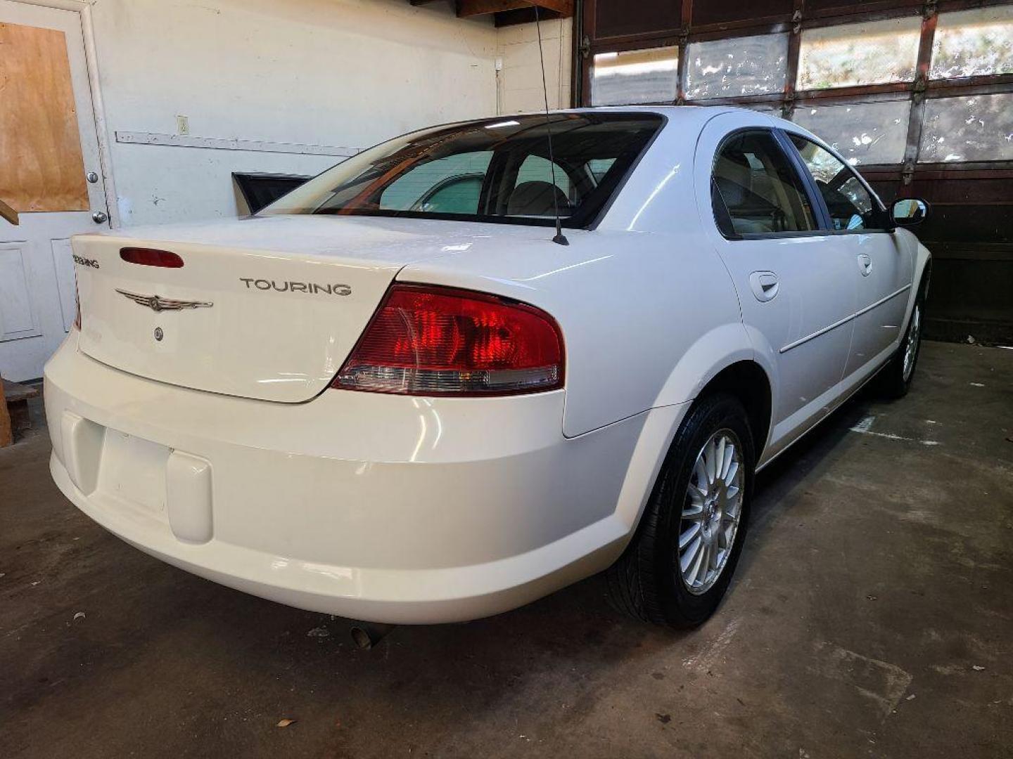 2005 WHITE CHRYSLER SEBRING TOURING (1C3EL56R05N) with an 2.7L engine, Automatic transmission, located at 117 North Cameron Street, Harrisburg, PA, 17101, (717) 963-8962, 40.267021, -76.875351 - Photo#4