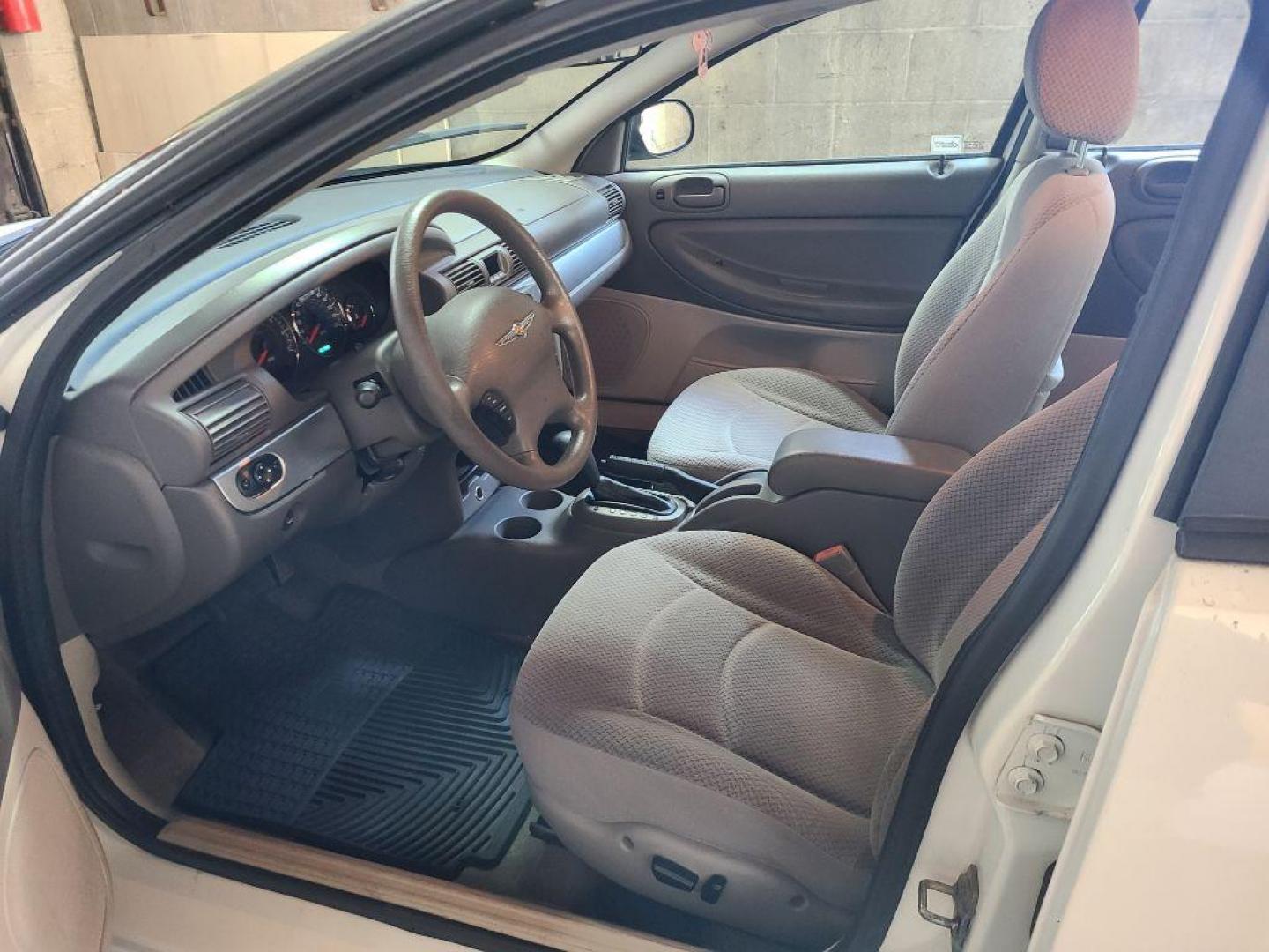 2005 WHITE CHRYSLER SEBRING TOURING (1C3EL56R05N) with an 2.7L engine, Automatic transmission, located at 117 North Cameron Street, Harrisburg, PA, 17101, (717) 963-8962, 40.267021, -76.875351 - Photo#7