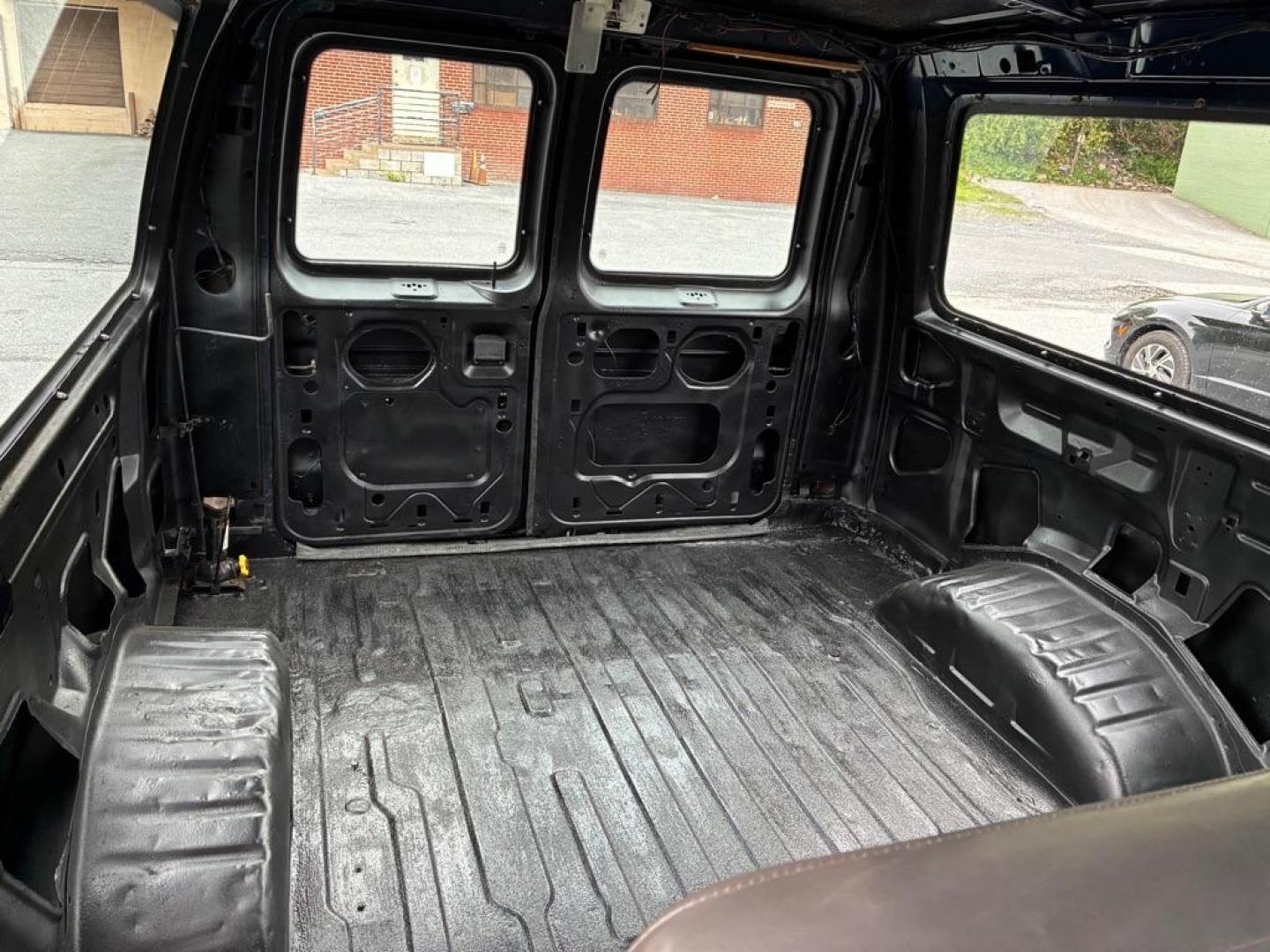 2005 BLUE FORD ECONOLINE E350 SUPER DUTY VAN (1FTSE34P85H) with an 6.0L engine, Automatic transmission, located at 117 North Cameron Street, Harrisburg, PA, 17101, (717) 963-8962, 40.267021, -76.875351 - WE FINANCE!!! MOST vehicles are available for financing. Good Credit/ Challenged Credit/ No Credit - ALL Trade-Ins Welcomed!!! APPLY ONLINE or CALL us TODAY Please call us to discuss your cash and/or financing options. Thanks for checking our inventory! We're here to help. - Photo#9