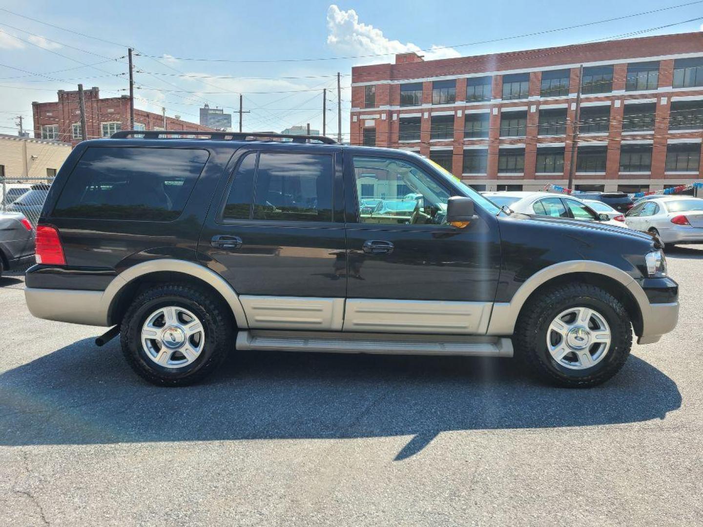 2005 BLACK FORD EXPEDITION EDDIE BAUER (1FMFU18545L) with an 5.4L engine, Automatic transmission, located at 117 North Cameron Street, Harrisburg, PA, 17101, (717) 963-8962, 40.267021, -76.875351 - WE FINANCE!!! Good Credit/ Bad Credit/ No Credit - ALL Trade-Ins Welcomed!!! ***Guaranteed Credit Approval*** APPLY ONLINE or CALL us TODAY ;) Internet Prices and Marketplace Prices are SPECIAL discounted ***CASH DEALS*** Retail Prices are higher. Please call us to discuss your cash and finan - Photo#3