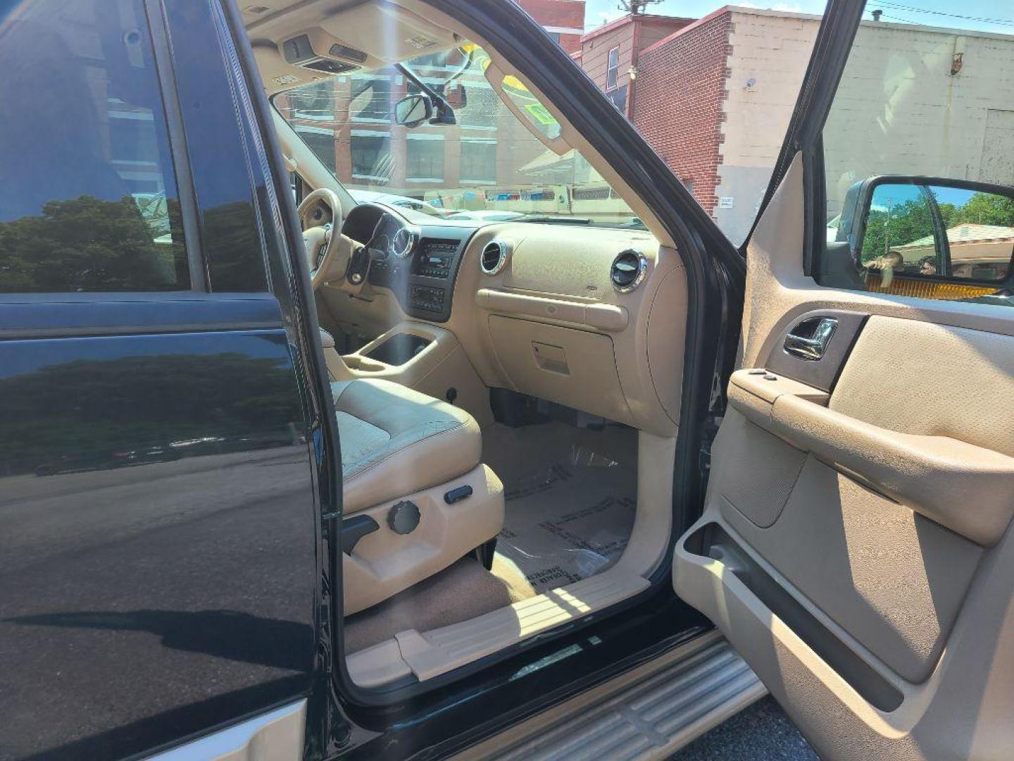 2005 BLACK FORD EXPEDITION EDDIE BAUER (1FMFU18545L) with an 5.4L engine, Automatic transmission, located at 117 North Cameron Street, Harrisburg, PA, 17101, (717) 963-8962, 40.267021, -76.875351 - WE FINANCE!!! Good Credit/ Bad Credit/ No Credit - ALL Trade-Ins Welcomed!!! ***Guaranteed Credit Approval*** APPLY ONLINE or CALL us TODAY ;) Internet Prices and Marketplace Prices are SPECIAL discounted ***CASH DEALS*** Retail Prices are higher. Please call us to discuss your cash and finan - Photo#12