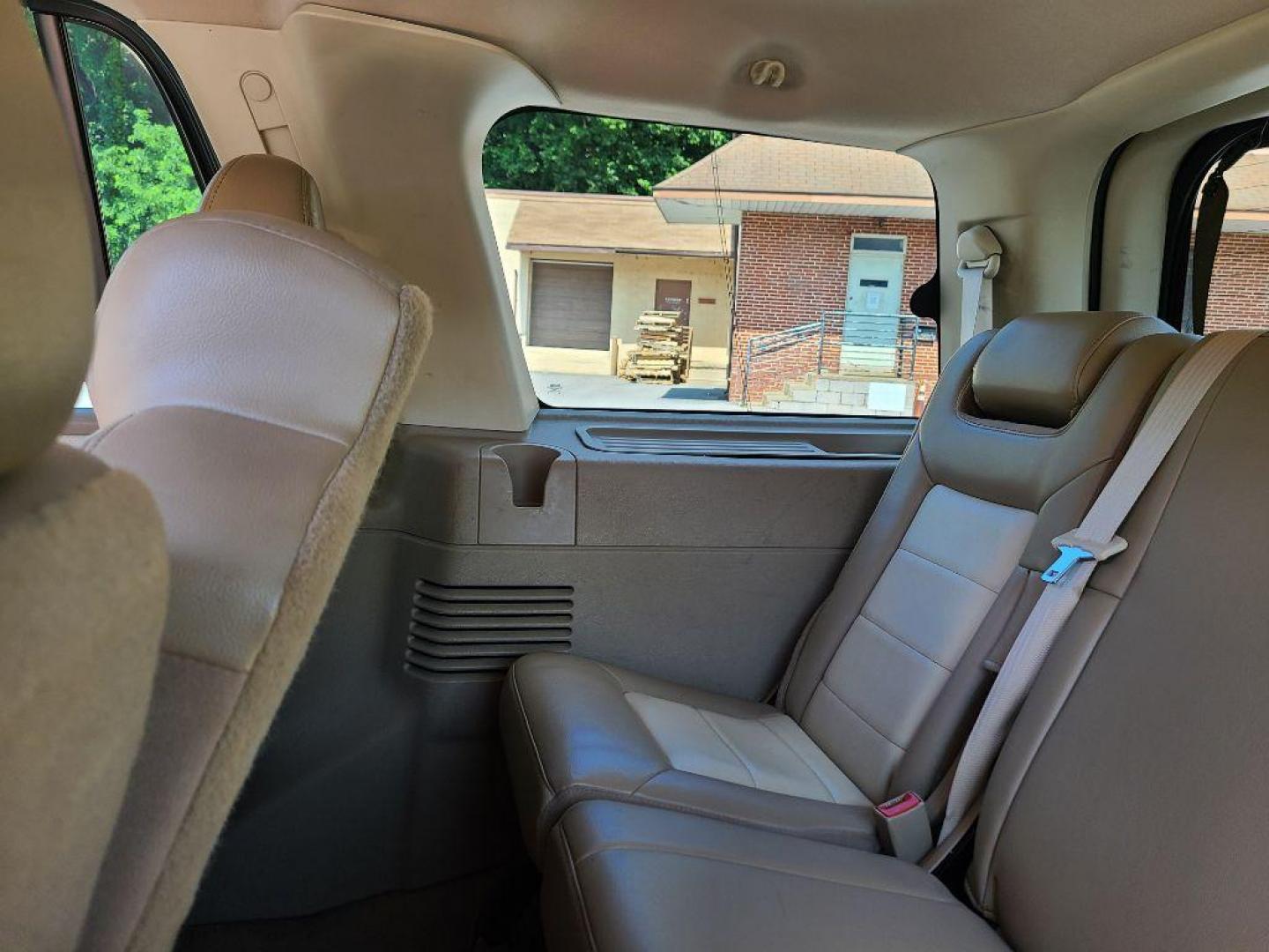 2005 BLACK FORD EXPEDITION EDDIE BAUER (1FMFU18545L) with an 5.4L engine, Automatic transmission, located at 117 North Cameron Street, Harrisburg, PA, 17101, (717) 963-8962, 40.267021, -76.875351 - WE FINANCE!!! Good Credit/ Bad Credit/ No Credit - ALL Trade-Ins Welcomed!!! ***Guaranteed Credit Approval*** APPLY ONLINE or CALL us TODAY ;) Internet Prices and Marketplace Prices are SPECIAL discounted ***CASH DEALS*** Retail Prices are higher. Please call us to discuss your cash and finan - Photo#13