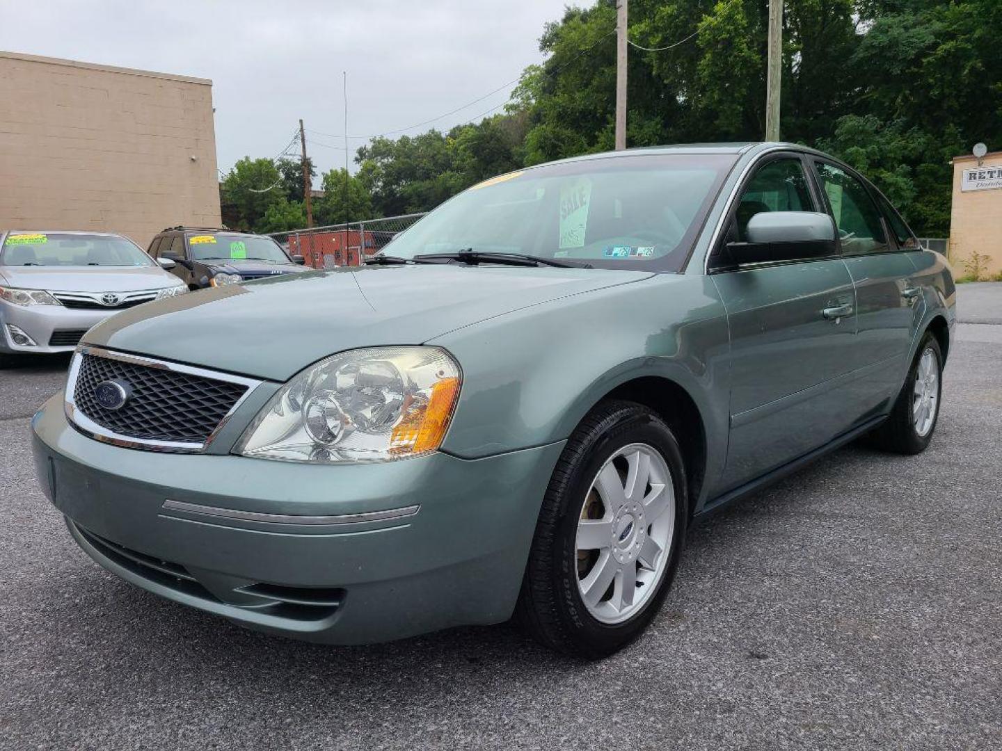 2005 GREEN FORD FIVE HUNDRED SE (1FAFP23175G) with an 3.0L engine, Automatic transmission, located at 117 North Cameron Street, Harrisburg, PA, 17101, (717) 963-8962, 40.267021, -76.875351 - WE FINANCE!!! Good Credit/ Bad Credit/ No Credit - ALL Trade-Ins Welcomed!!! ***Guaranteed Credit Approval*** APPLY ONLINE or CALL us TODAY ;) Internet Prices and Marketplace Prices are SPECIAL discounted ***CASH DEALS*** Retail Prices are higher. Please call us to discuss your cash and finan - Photo#0
