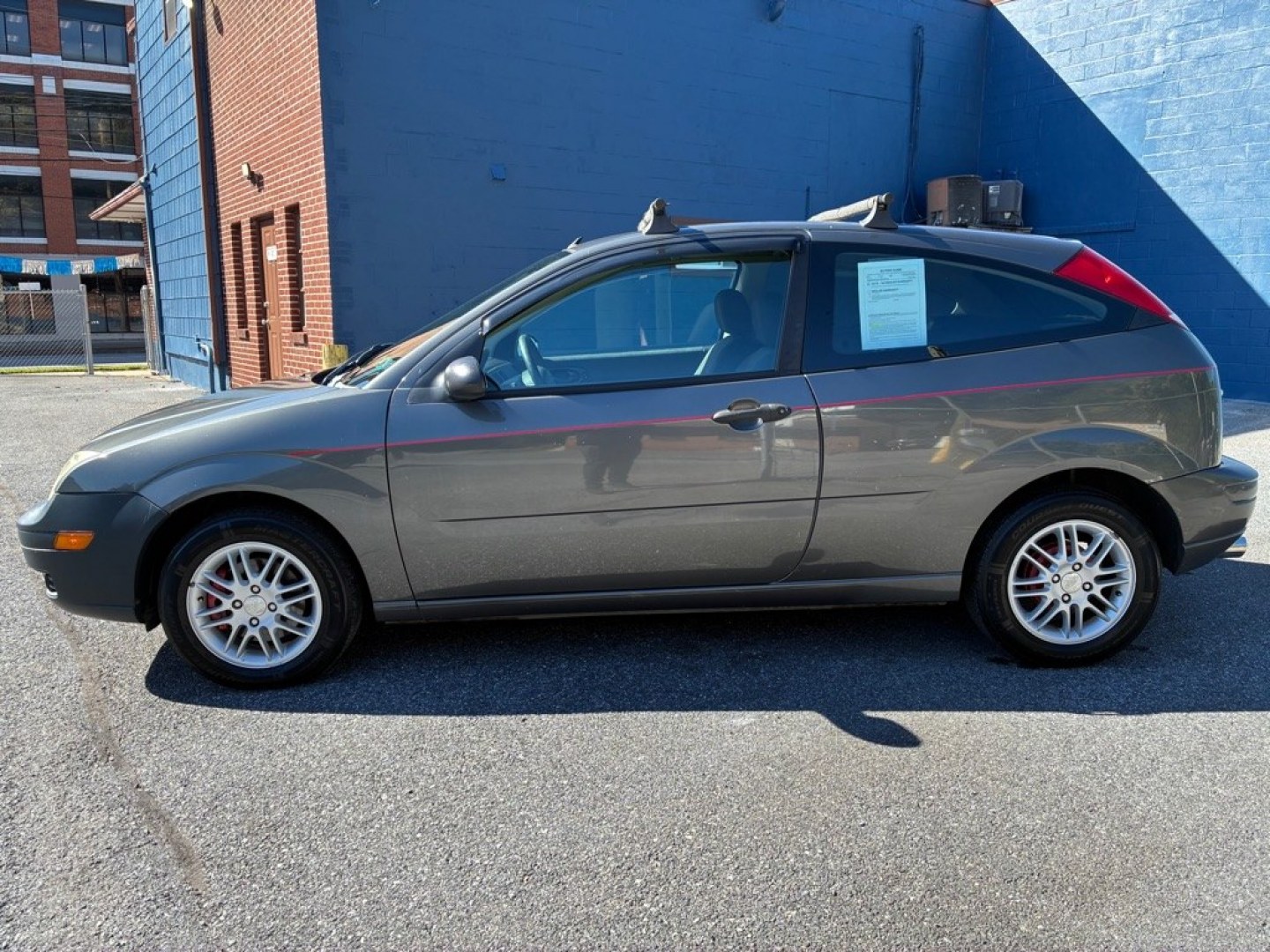 2005 GRAY FORD FOCUS ZX3 (3FAFP31N45R) with an 2.0L engine, Automatic transmission, located at 117 North Cameron Street, Harrisburg, PA, 17101, (717) 963-8962, 40.267021, -76.875351- Photo#1