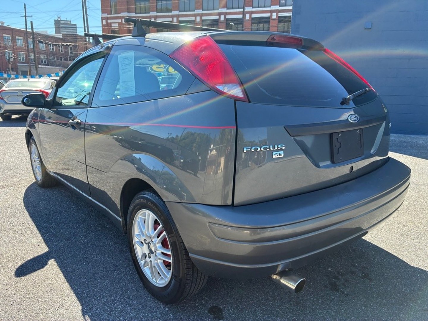 2005 GRAY FORD FOCUS ZX3 (3FAFP31N45R) with an 2.0L engine, Automatic transmission, located at 117 North Cameron Street, Harrisburg, PA, 17101, (717) 963-8962, 40.267021, -76.875351- Photo#2