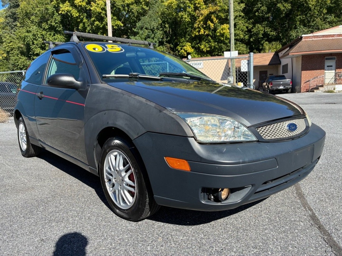 2005 GRAY FORD FOCUS ZX3 (3FAFP31N45R) with an 2.0L engine, Automatic transmission, located at 117 North Cameron Street, Harrisburg, PA, 17101, (717) 963-8962, 40.267021, -76.875351- Photo#6