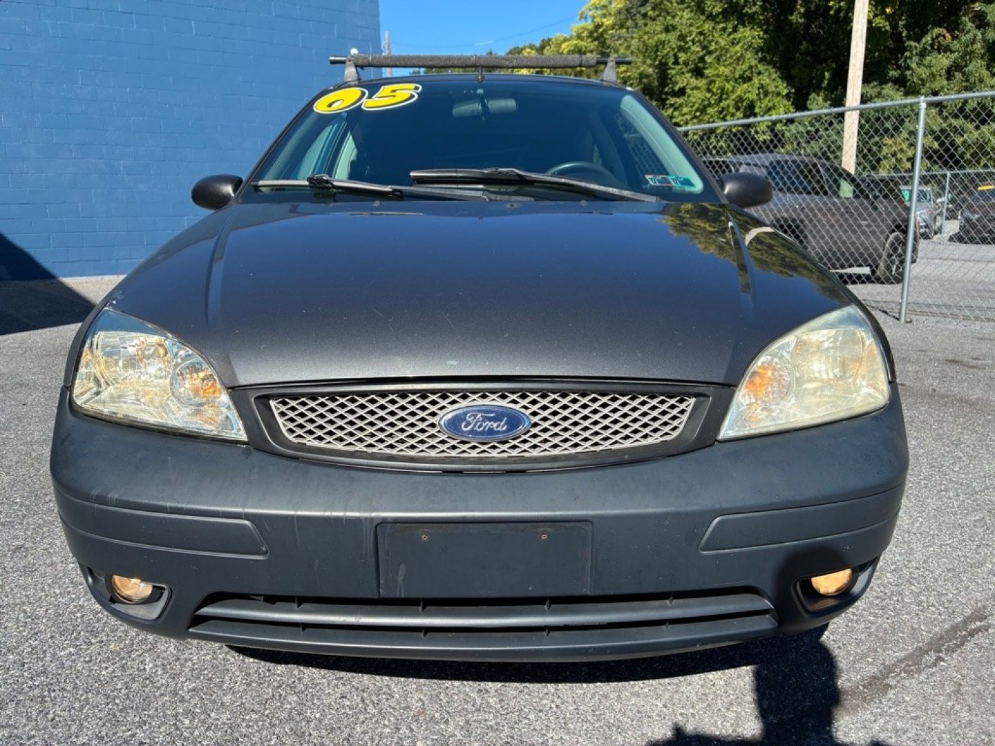 2005 GRAY FORD FOCUS ZX3 (3FAFP31N45R) with an 2.0L engine, Automatic transmission, located at 117 North Cameron Street, Harrisburg, PA, 17101, (717) 963-8962, 40.267021, -76.875351- Photo#7