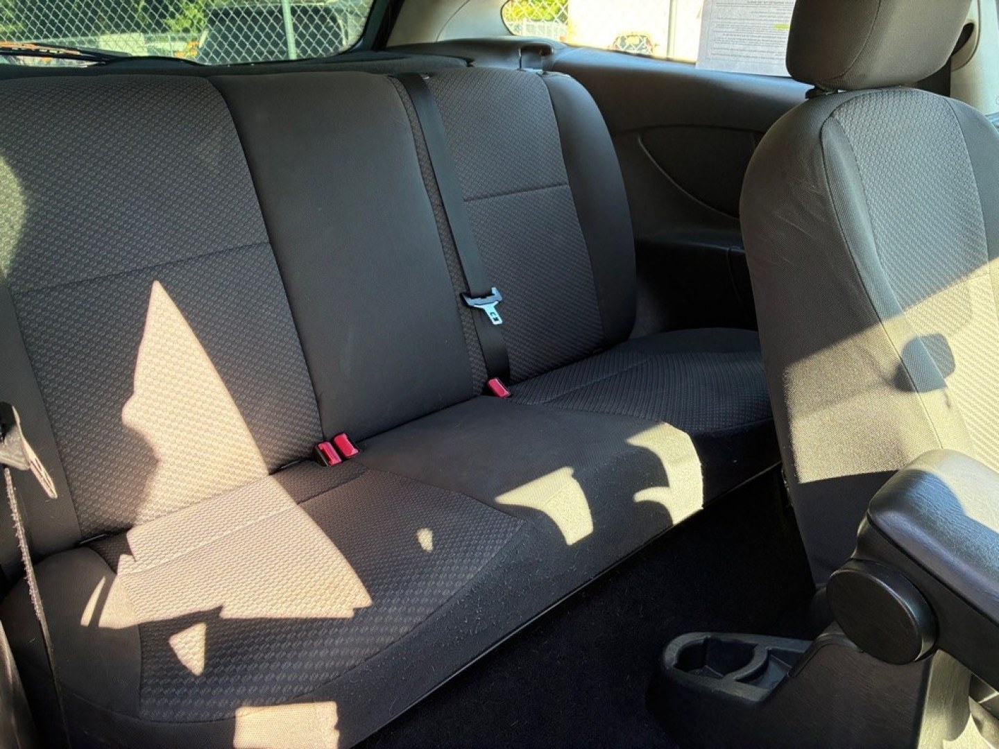 2005 GRAY FORD FOCUS ZX3 (3FAFP31N45R) with an 2.0L engine, Automatic transmission, located at 117 North Cameron Street, Harrisburg, PA, 17101, (717) 963-8962, 40.267021, -76.875351- Photo#9