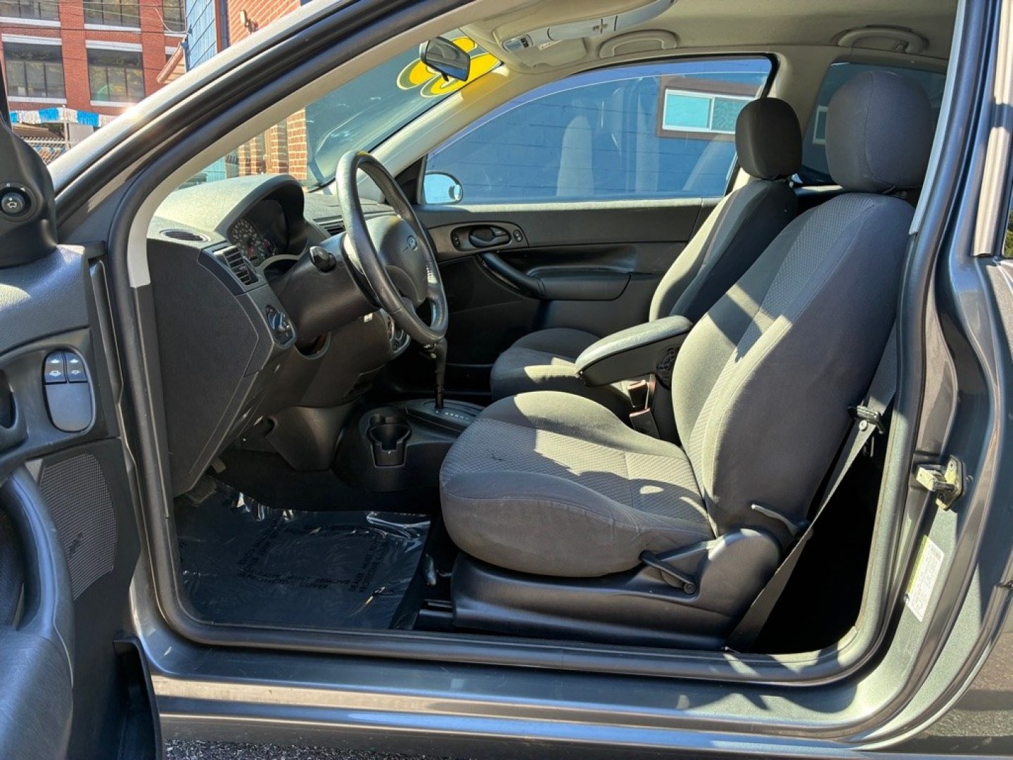 2005 GRAY FORD FOCUS ZX3 (3FAFP31N45R) with an 2.0L engine, Automatic transmission, located at 117 North Cameron Street, Harrisburg, PA, 17101, (717) 963-8962, 40.267021, -76.875351- Photo#11
