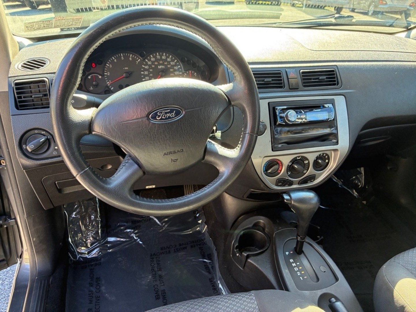 2005 GRAY FORD FOCUS ZX3 (3FAFP31N45R) with an 2.0L engine, Automatic transmission, located at 117 North Cameron Street, Harrisburg, PA, 17101, (717) 963-8962, 40.267021, -76.875351- Photo#12