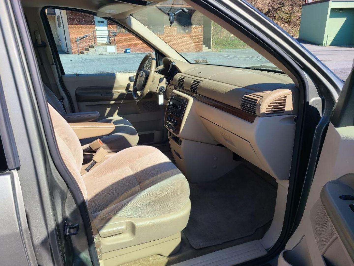 2005 GREEN FORD FREESTAR SEL (2FMZA52295B) with an 4.2L engine, Automatic transmission, located at 117 North Cameron Street, Harrisburg, PA, 17101, (717) 963-8962, 40.267021, -76.875351 - WE FINANCE!!! Good Credit/ Bad Credit/ No Credit - ALL Trade-Ins Welcomed!!! ***Guaranteed Credit Approval*** APPLY ONLINE or CALL us TODAY ;) Internet Prices and Marketplace Prices are SPECIAL discounted ***CASH DEALS*** Retail Prices are higher. Please call us to discuss your cash and finan - Photo#11