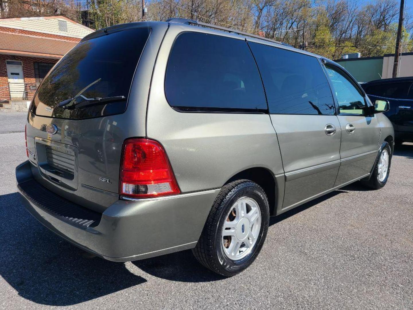 2005 GREEN FORD FREESTAR SEL (2FMZA52295B) with an 4.2L engine, Automatic transmission, located at 117 North Cameron Street, Harrisburg, PA, 17101, (717) 963-8962, 40.267021, -76.875351 - WE FINANCE!!! Good Credit/ Bad Credit/ No Credit - ALL Trade-Ins Welcomed!!! ***Guaranteed Credit Approval*** APPLY ONLINE or CALL us TODAY ;) Internet Prices and Marketplace Prices are SPECIAL discounted ***CASH DEALS*** Retail Prices are higher. Please call us to discuss your cash and finan - Photo#3